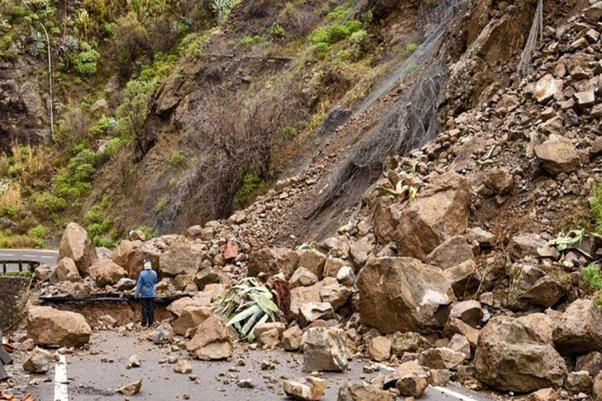 ترکیب بارش و زلزله؛ علت رانش زمین در آزادراه تهران-پردیس