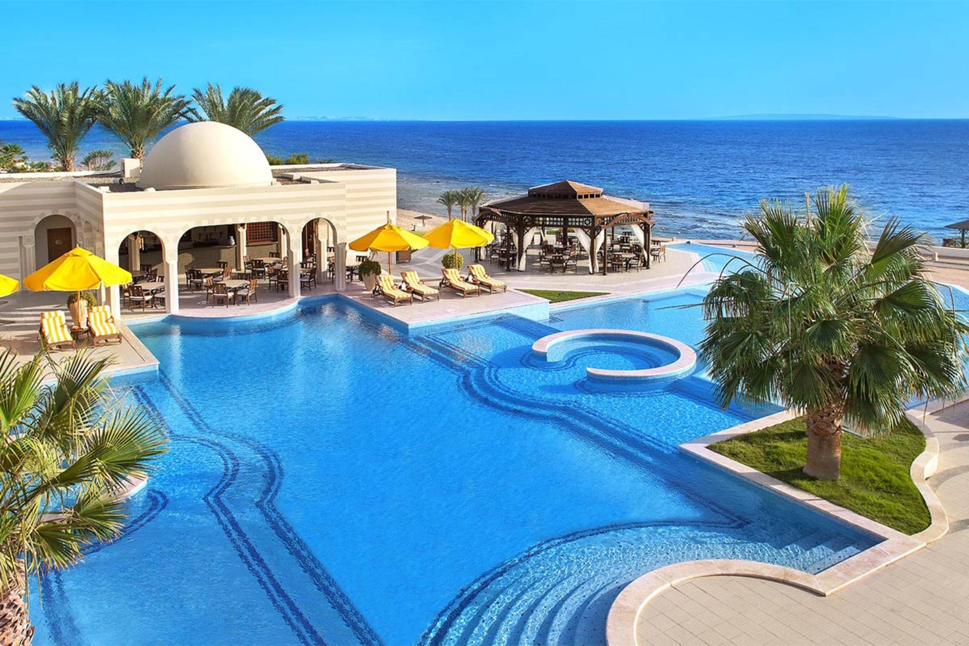 استخر روباز اقامتگاه ساحلی اوبروی