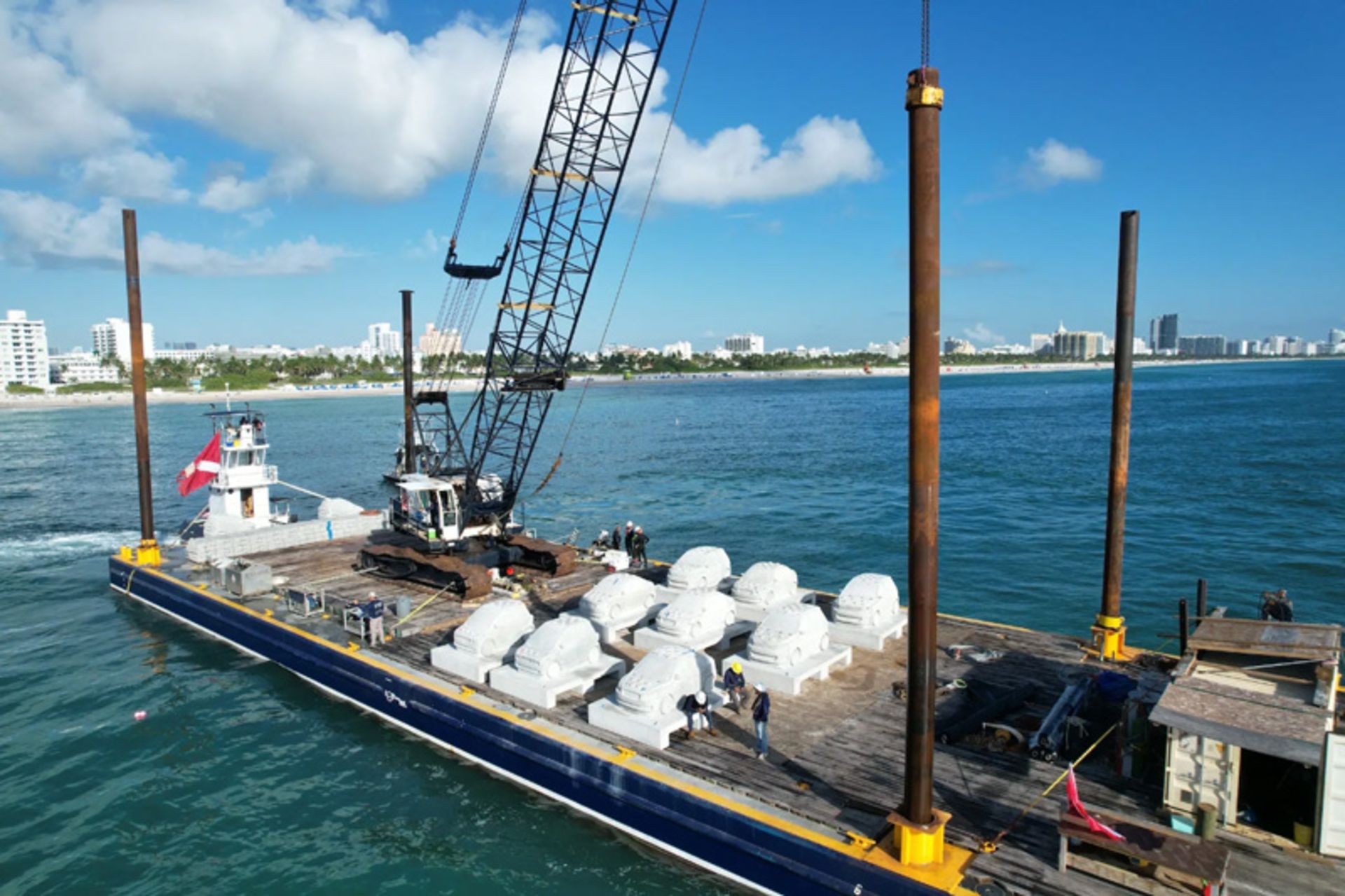 نصب مجسمه خودروهای بتنی در میامی