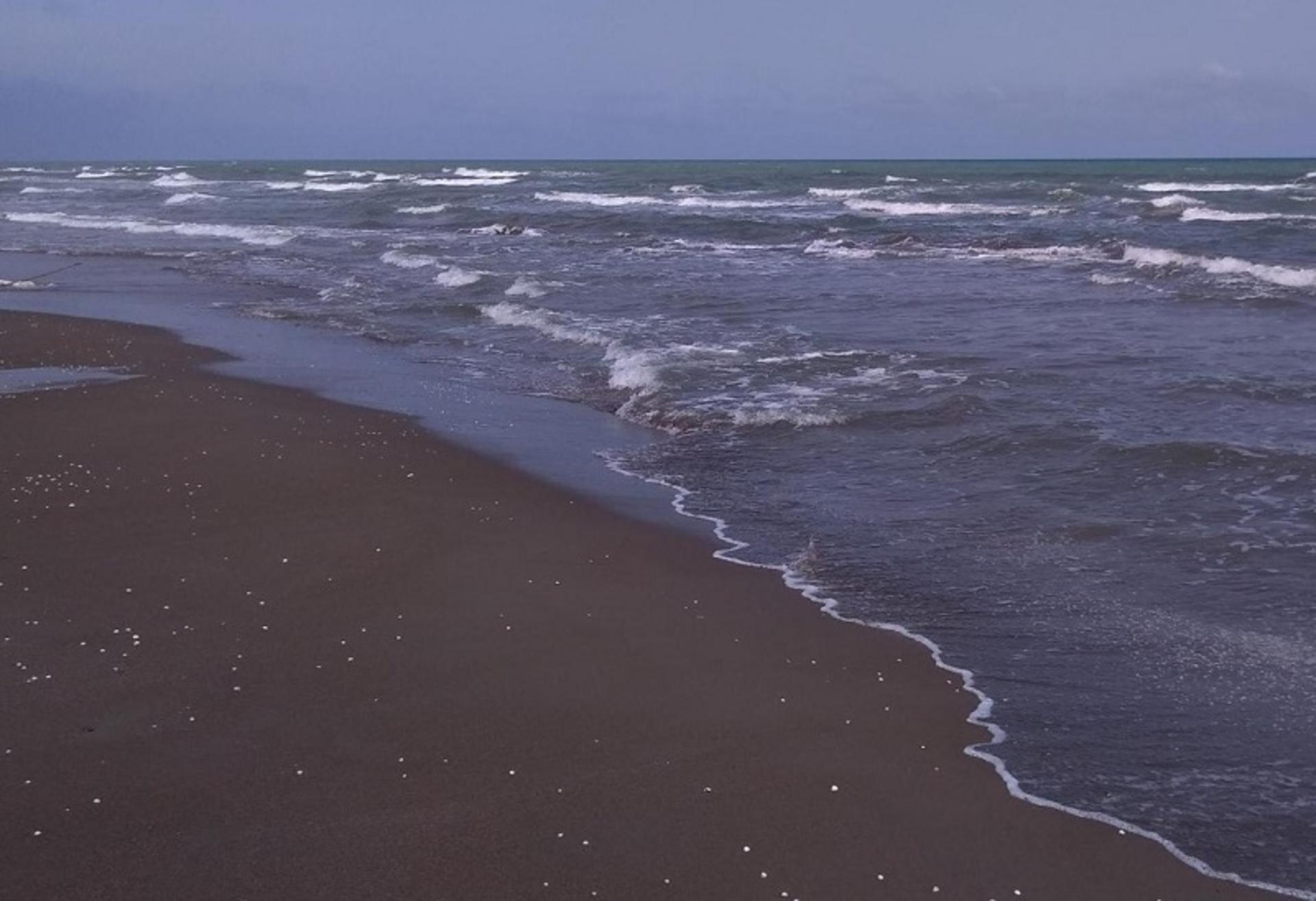 ساحل خلوت سرخرود در غروب