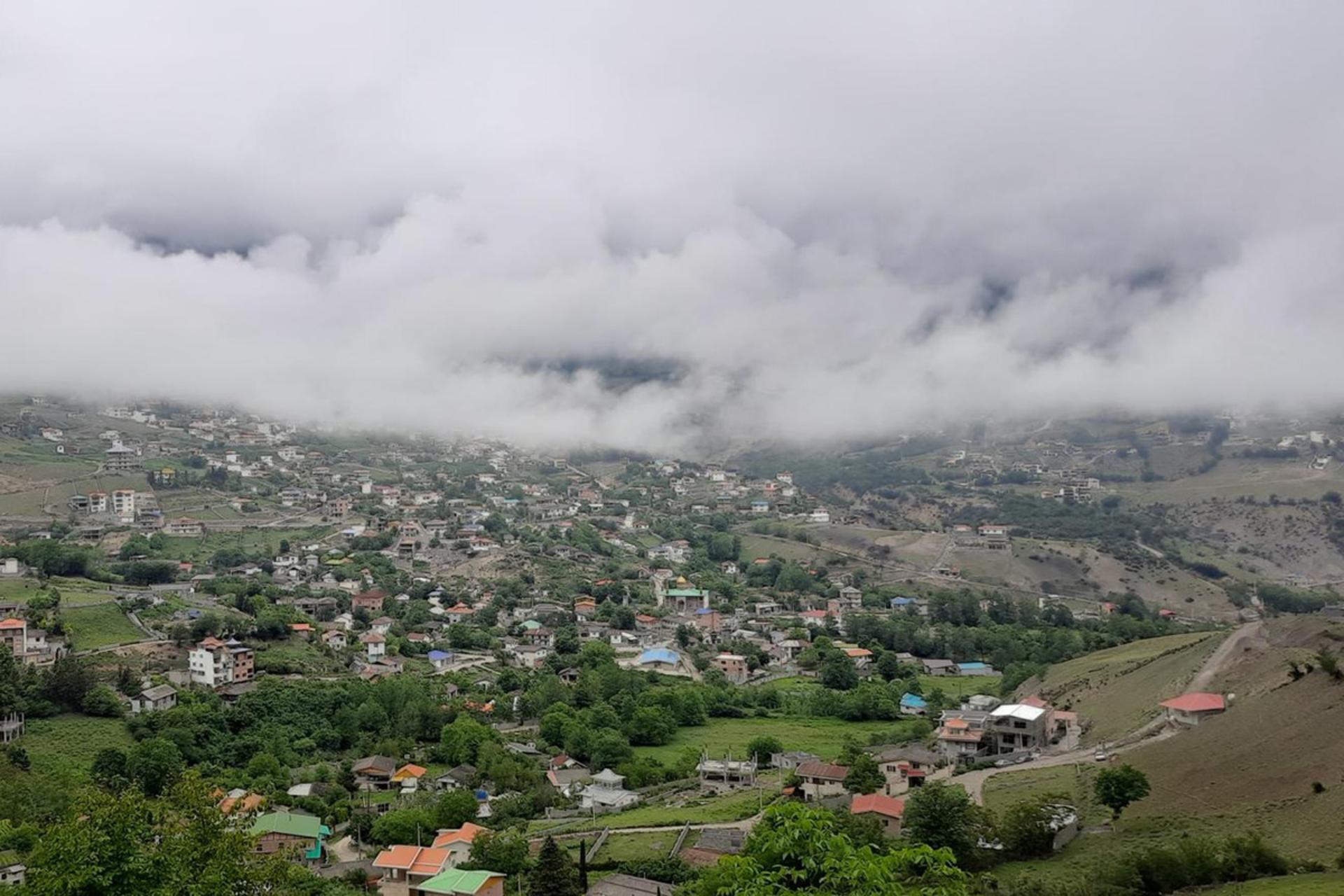 دریای ابر برفراز روستای لاویج
