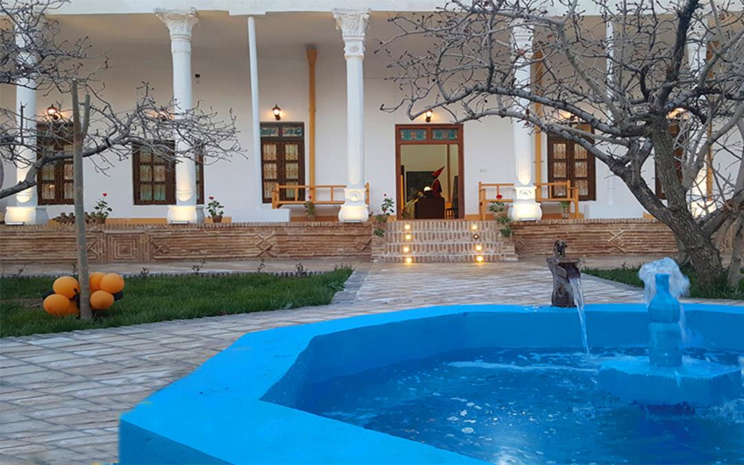 حیاط عمارت و باغ امیر