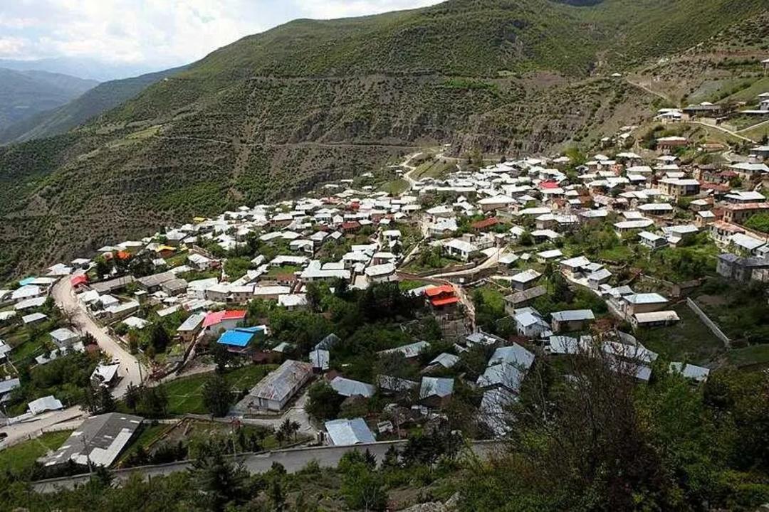 خانه های روستای کوهستانی آلاشت