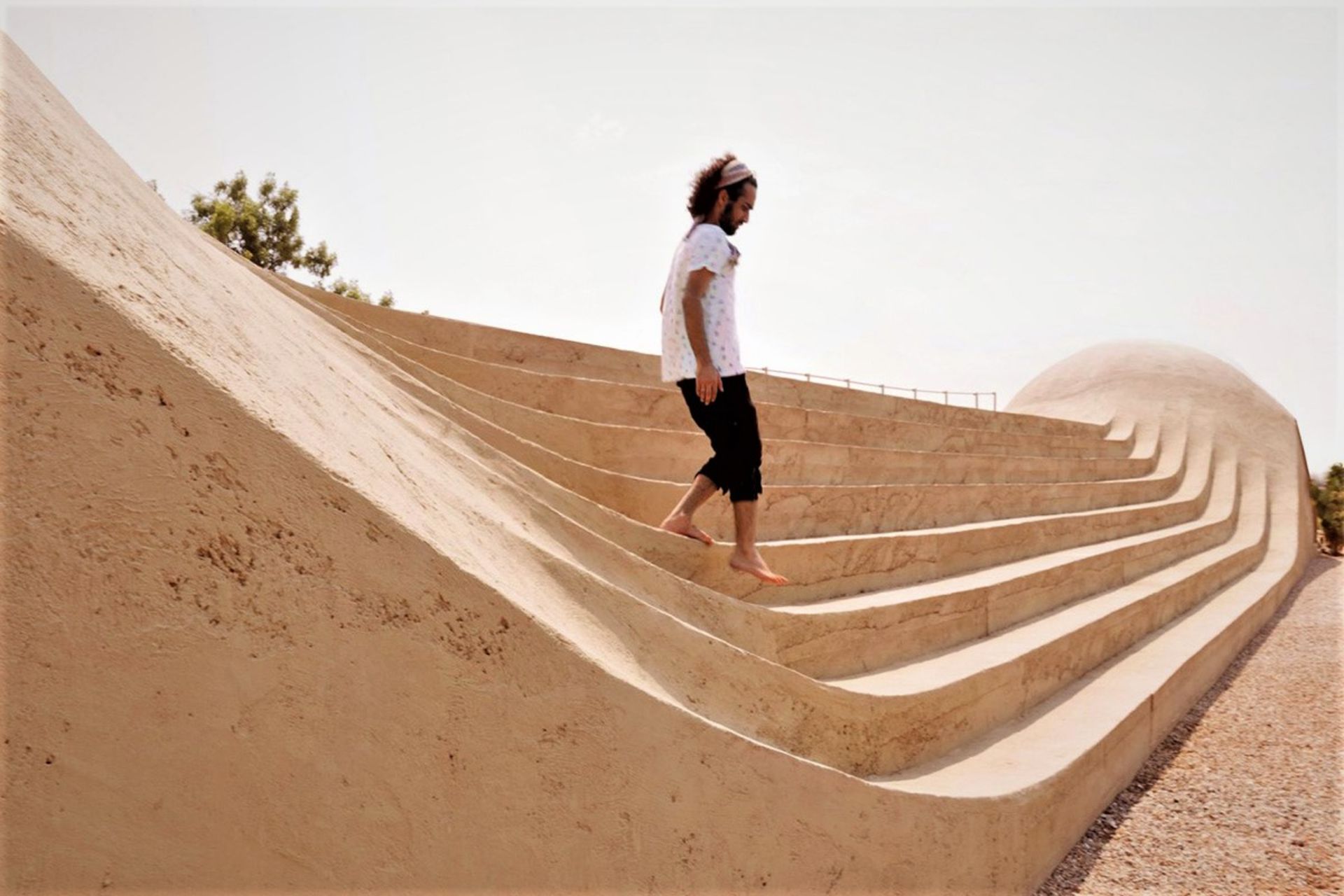 پلکان و گنبد مرکز فرهنگی رونگ جزیره هرمز