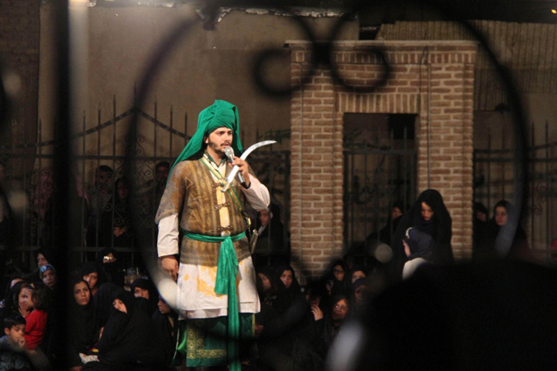 تعزیه‌خوان نقش امام حسین