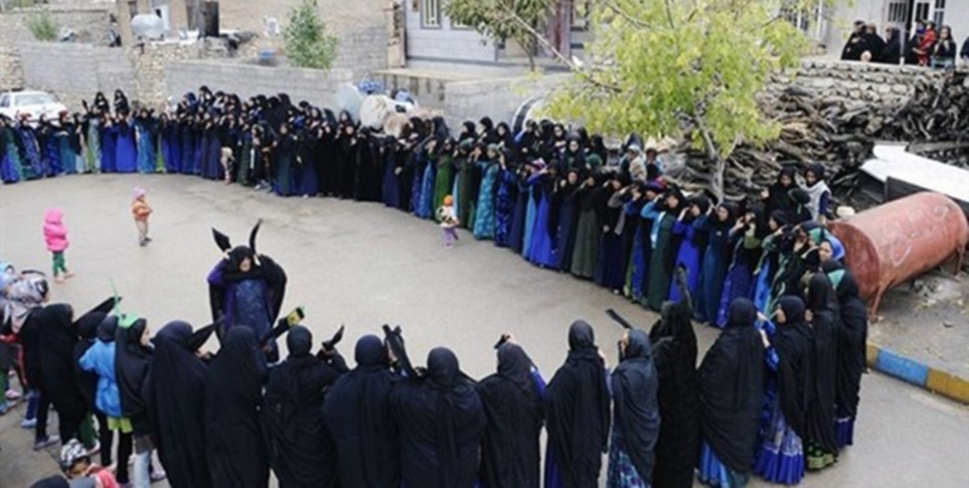 حلقه زنان عزادار زیلایی در ماه محرم