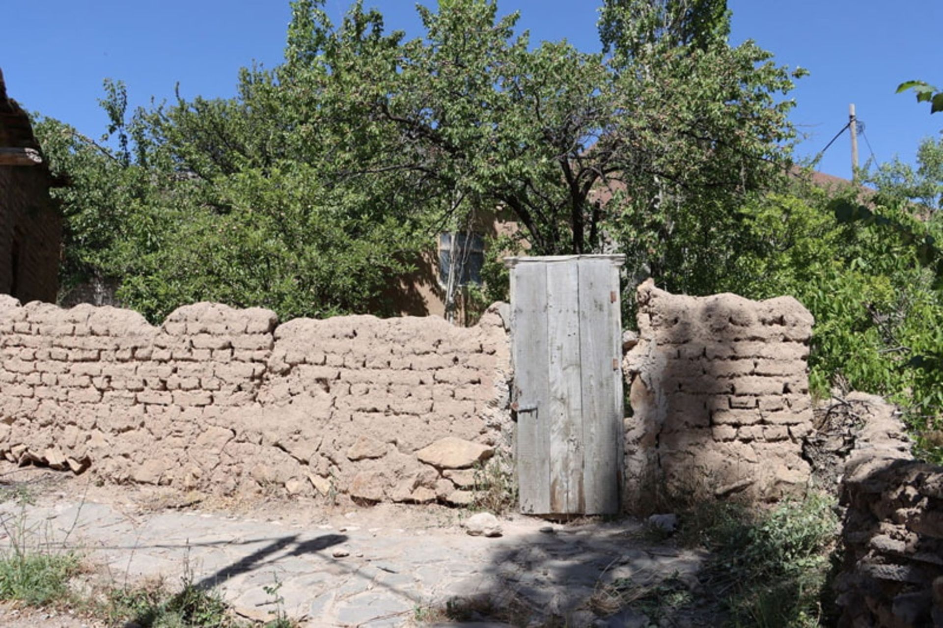 درب قدیمی باغی در روستای چاشم