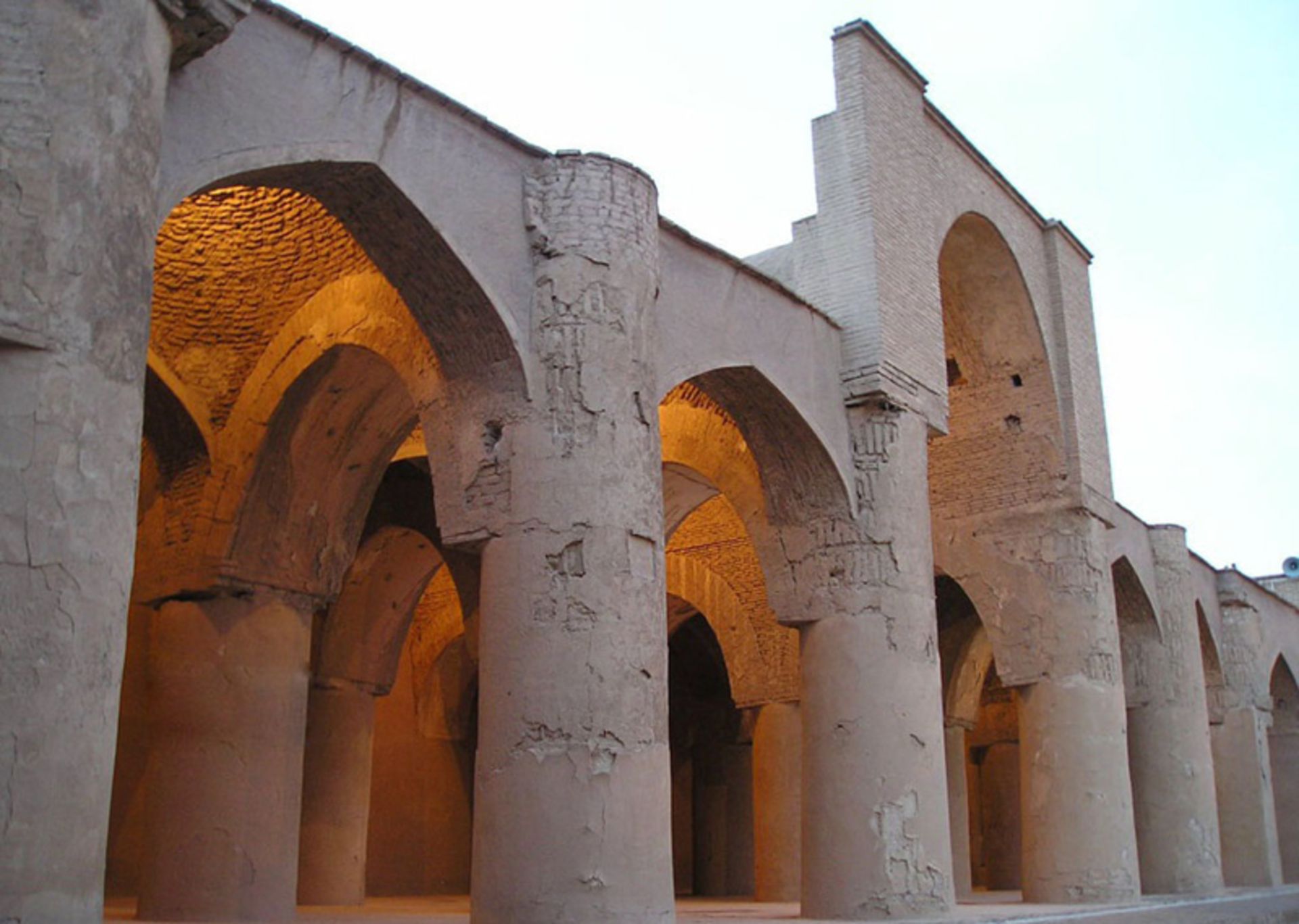 مسجد تاریخانه دامغان