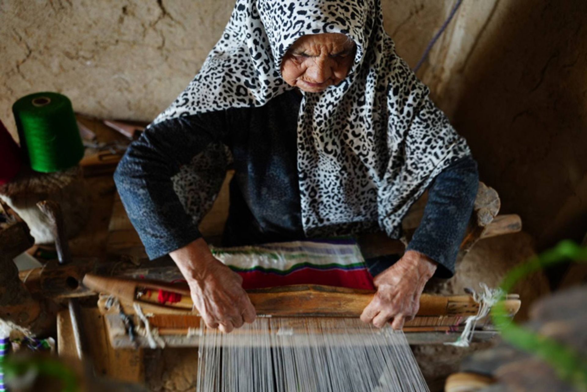 تانه بافی در روستای قلعه بالا