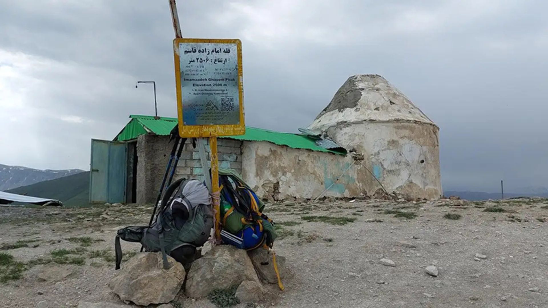 امامزاده قاسم فیلبند در ارتفاعات جنگل فیلبند