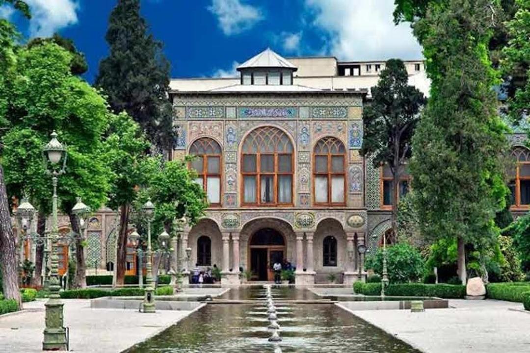 حیاط و حوض کاخ گلستان