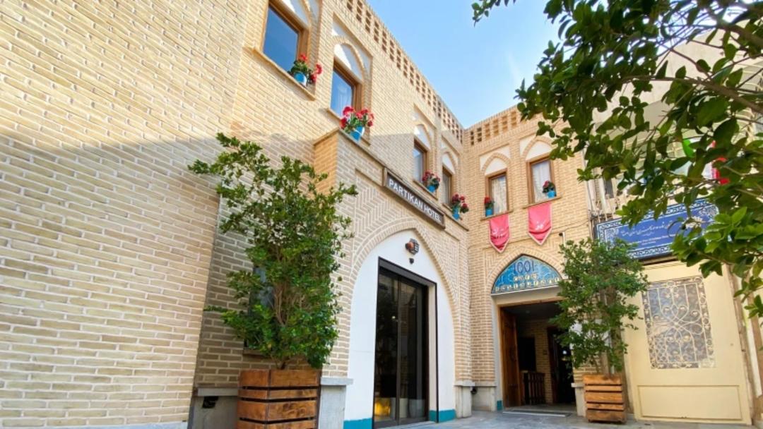 ورودی هتل پارتیکان اصفهان