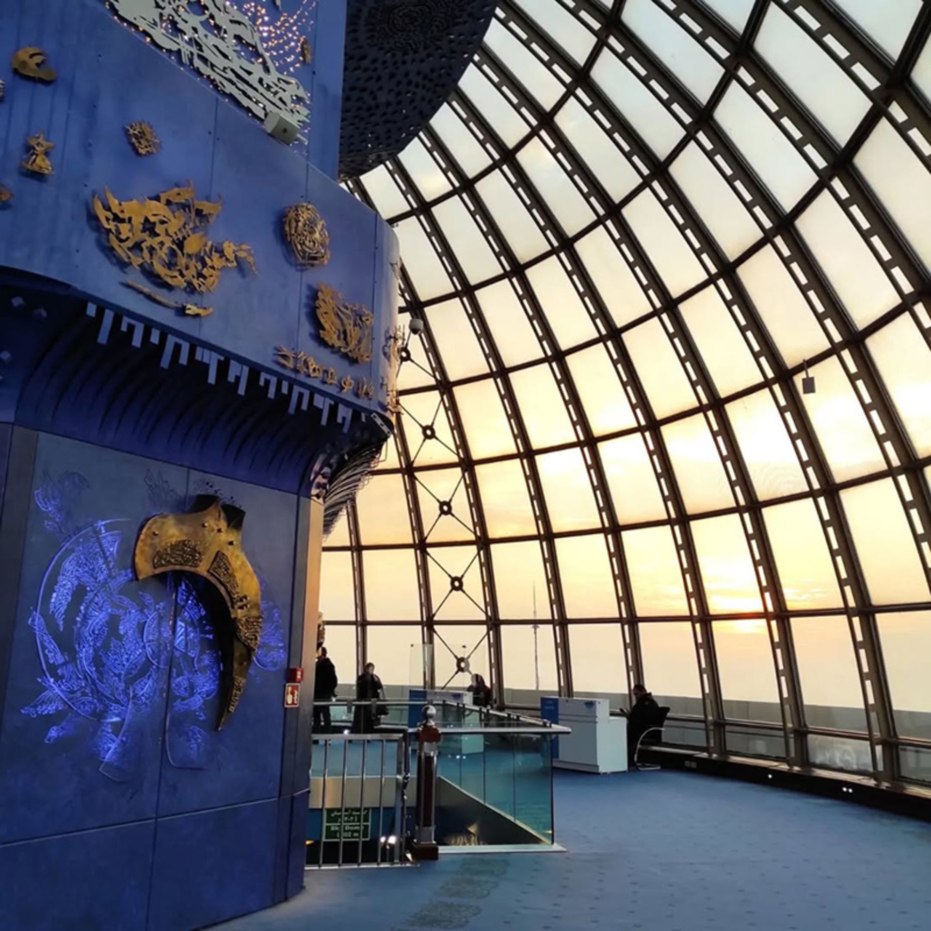 سقف شیشه ای گنبد آسمان برج میلاد