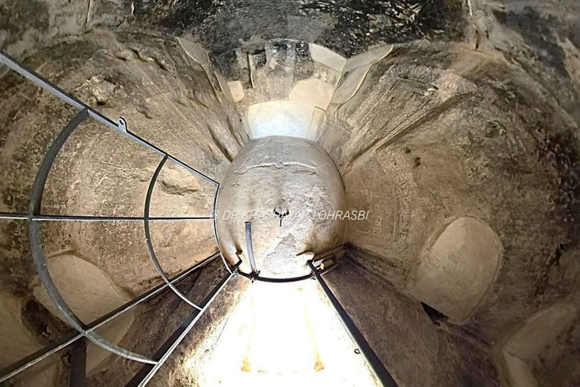 عکس داخل آرامگاه کوروش کبیر