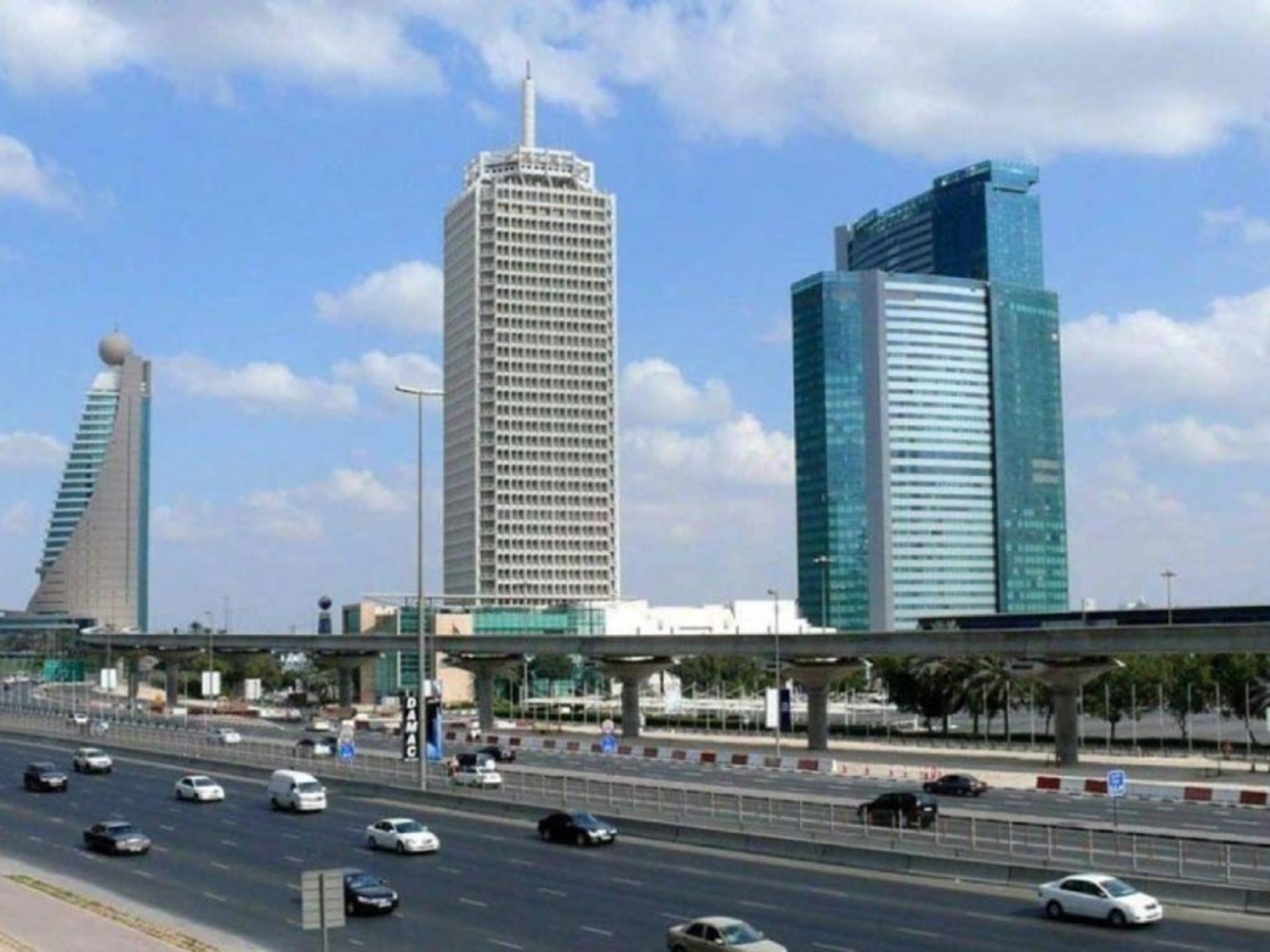 ساختمان مرکز تجارت جهانی دبی و ساختمان های مدرن اطراف آن