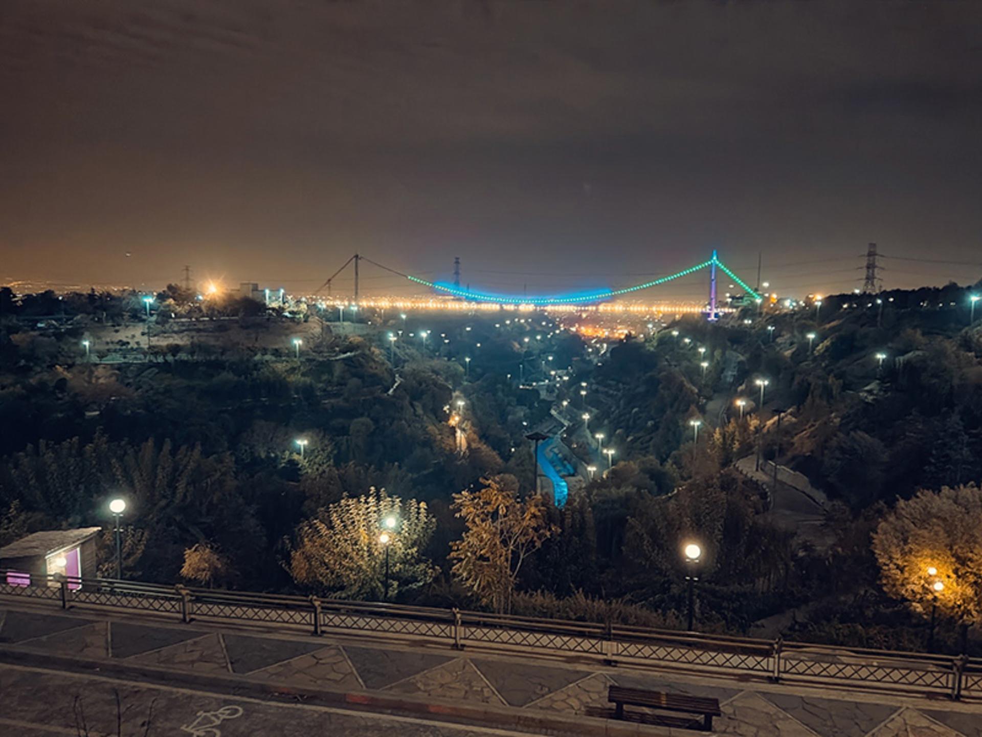 پارک نهج‌ البلاغه تهران در شب