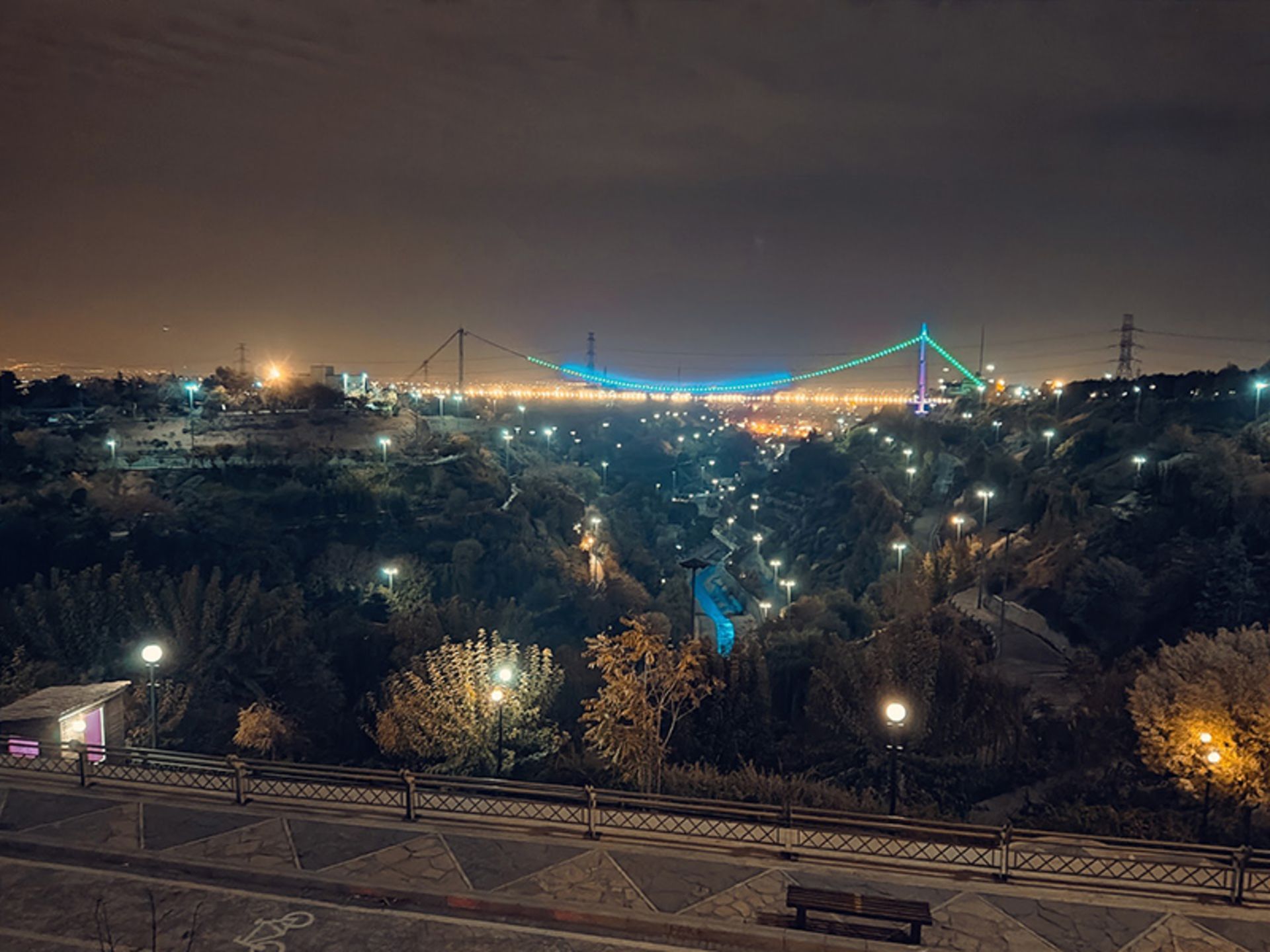 پارک نهج‌ البلاغه تهران در شب