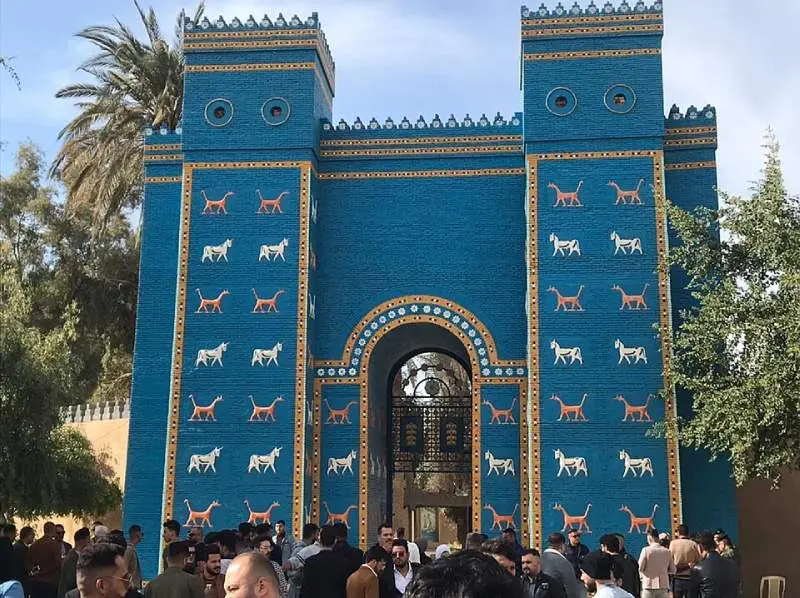 دروازه آبی رنگ ایشتار عراق