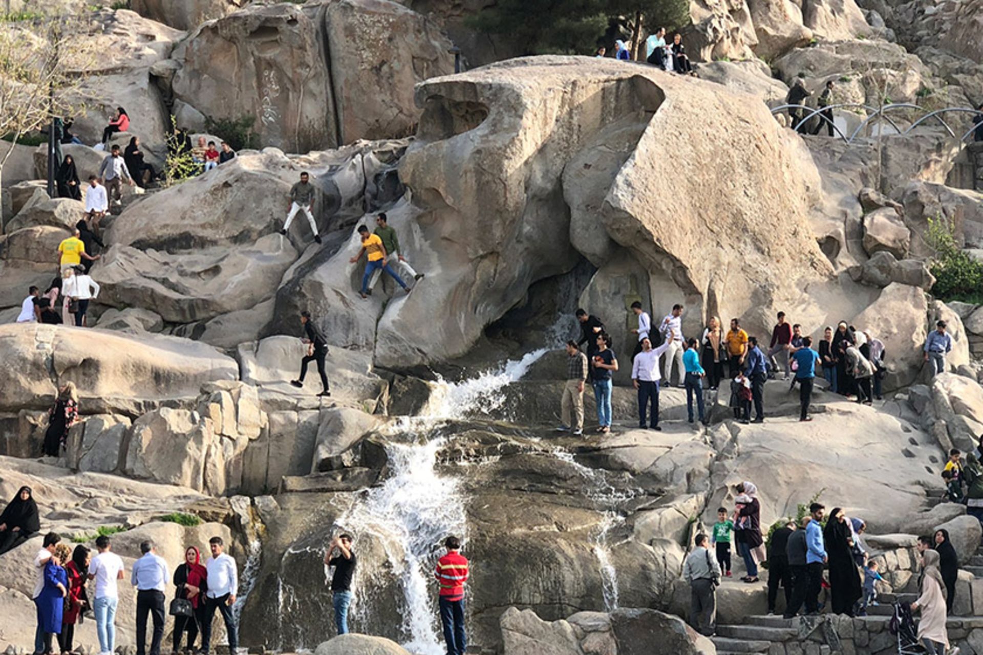 گردشگران در پارک کوهسنگی