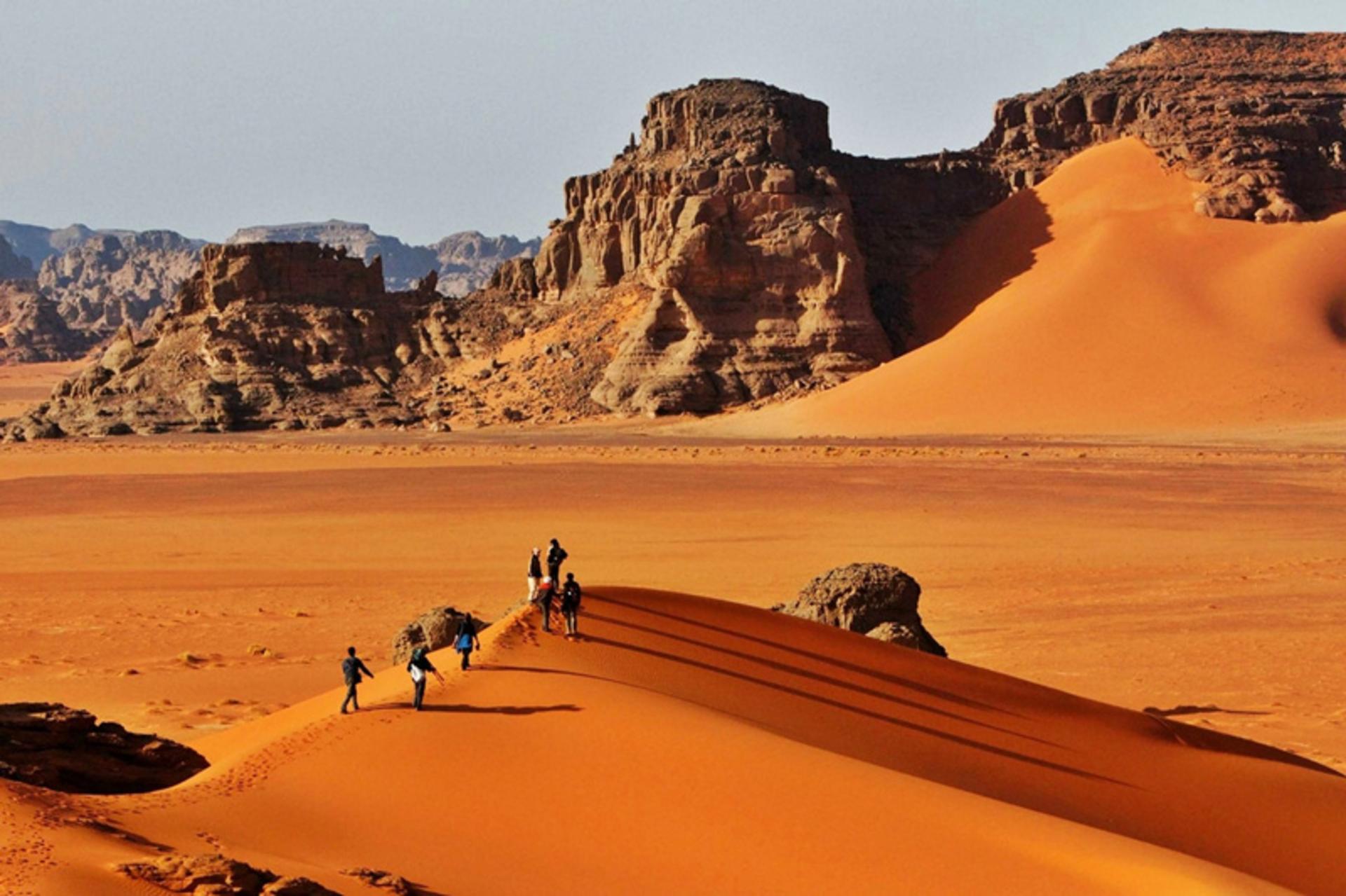 گردشگران صحرای بزرگ آفریقا در الجزایر