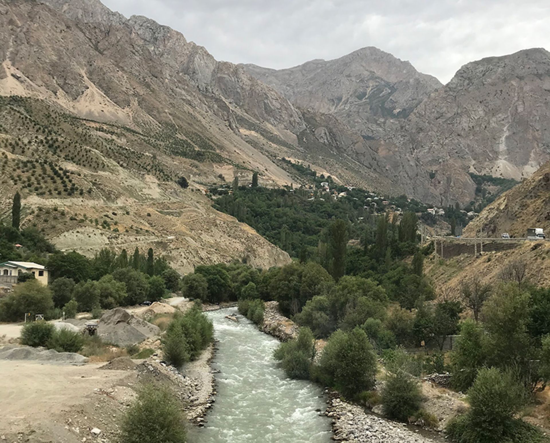 عبور رودخانه هراز از حاشیه منطقه ییلاقی امیری