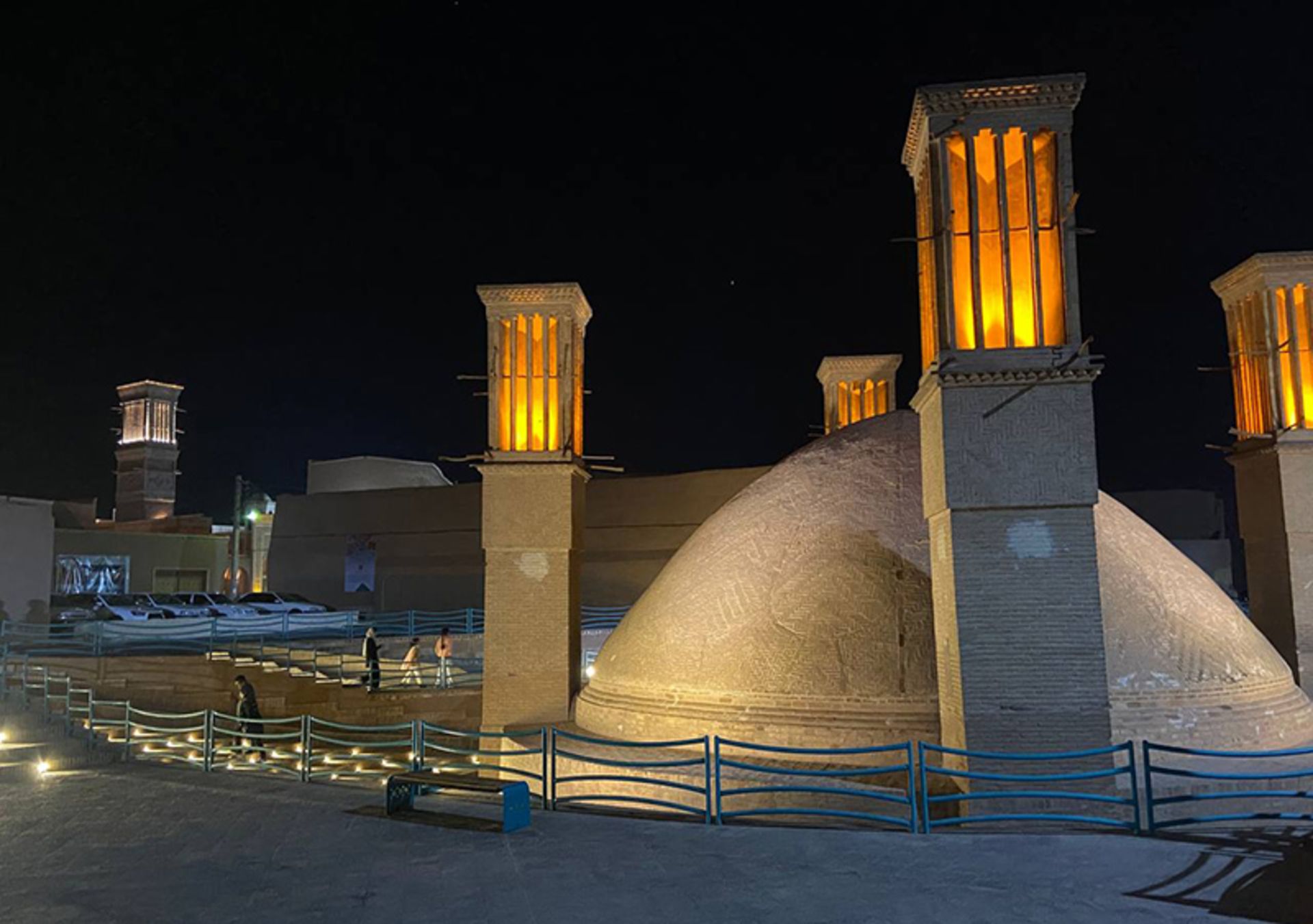 آب انبار رستم گیو یزد در شب