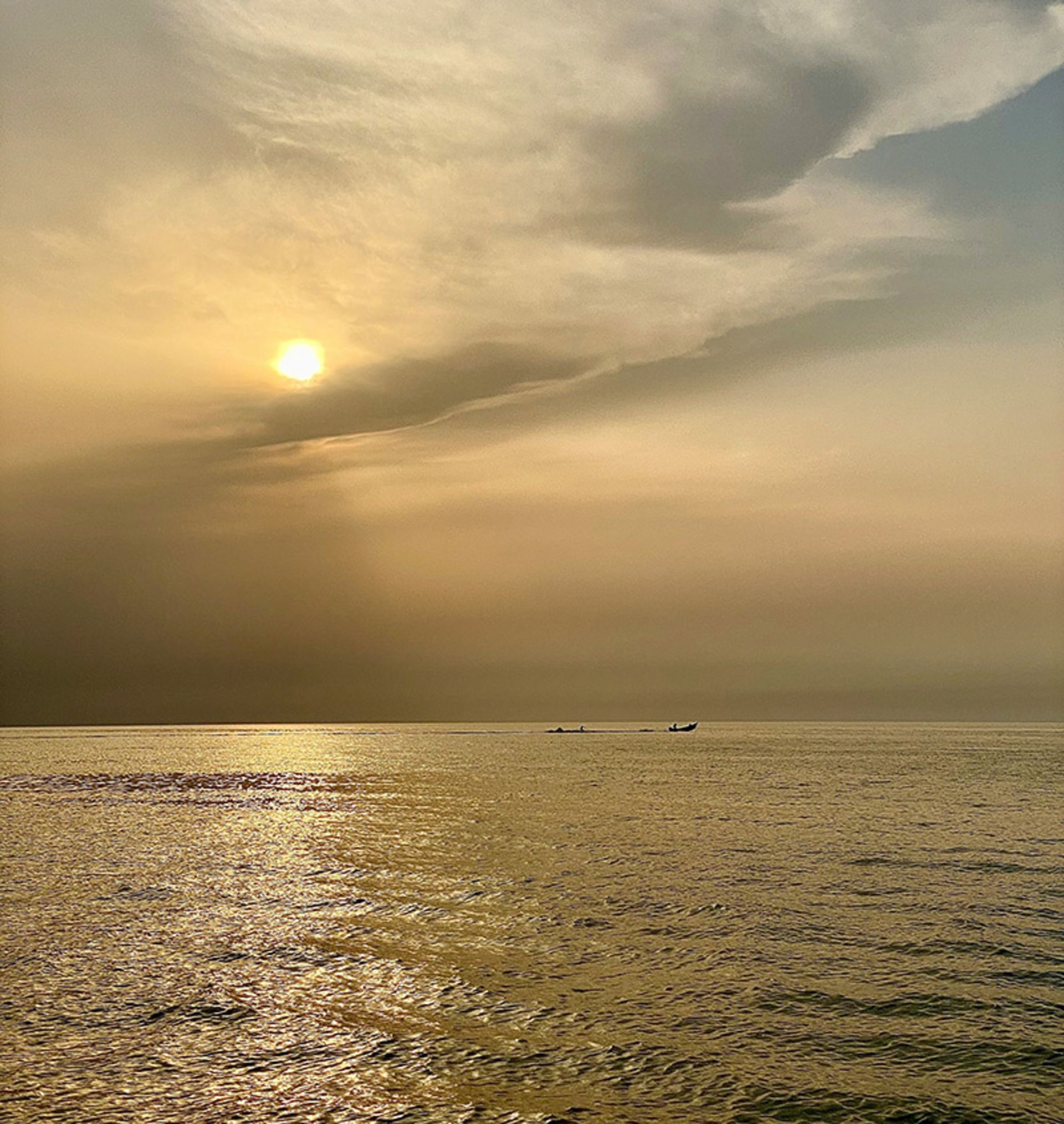 غروب آفتاب در ساحل نور