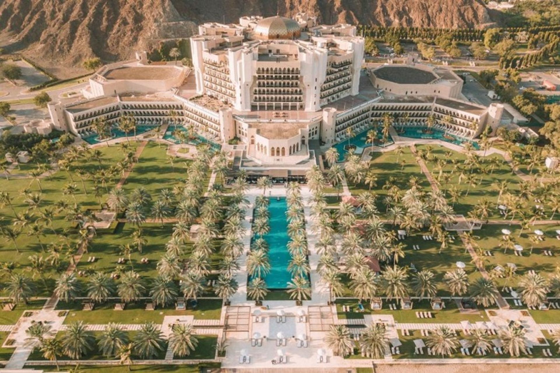 محوطه هتل البستان پالاس مسقط