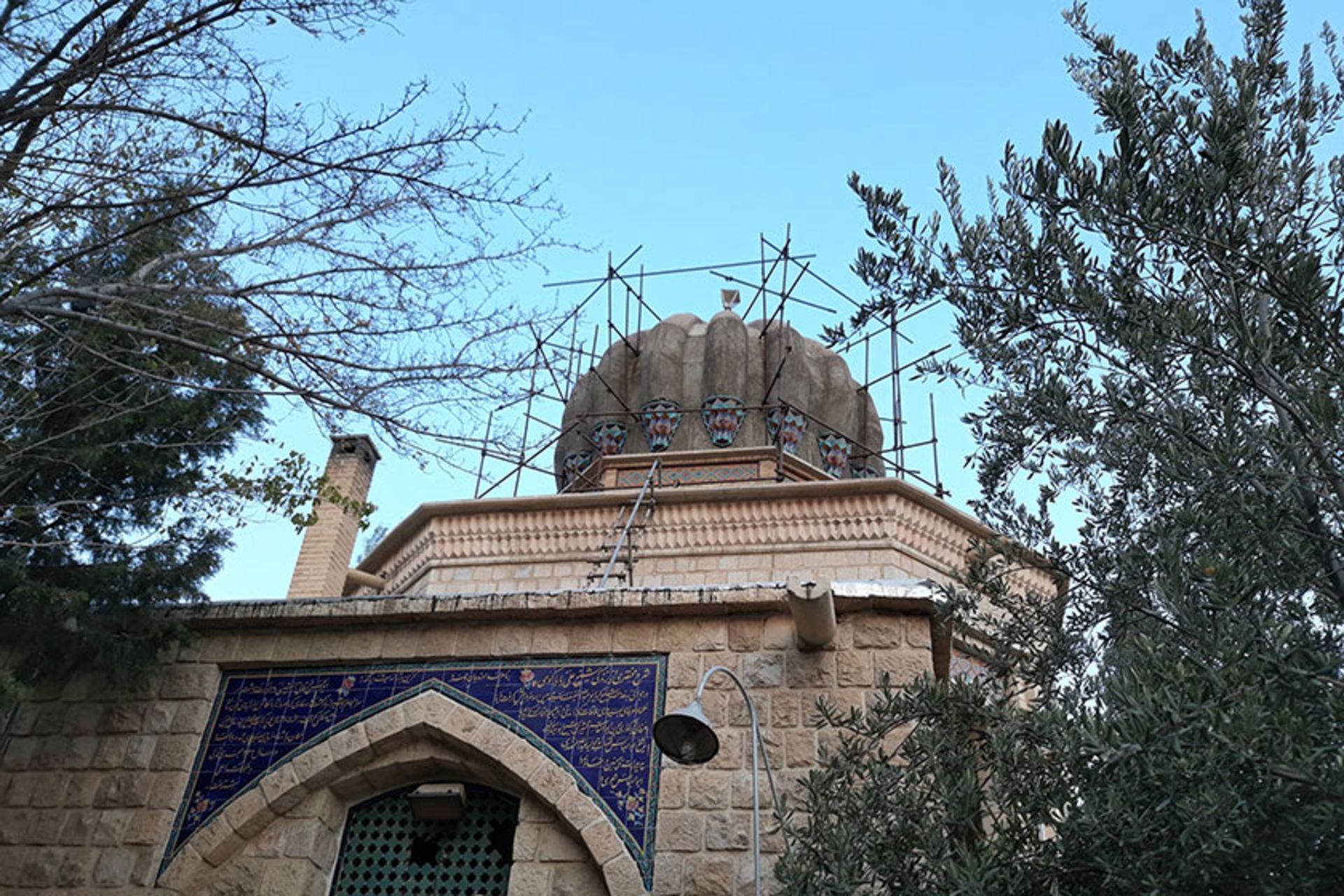 بنای سنگی آرامگاه بابا کوهی