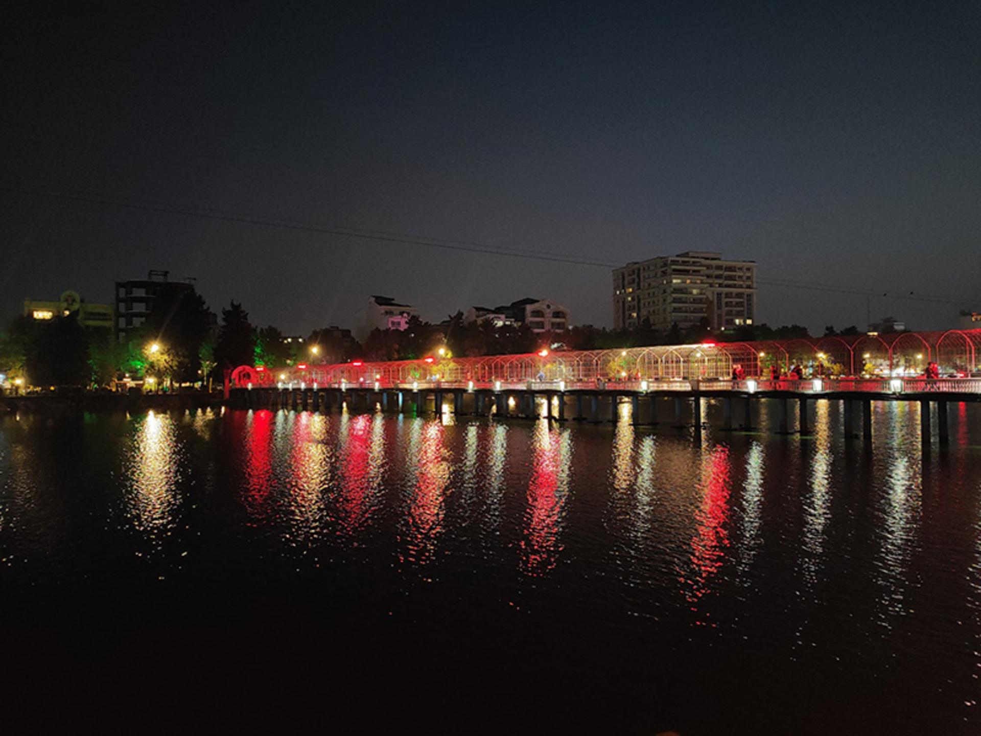 نورپردازی استخر لاهیجان در شب