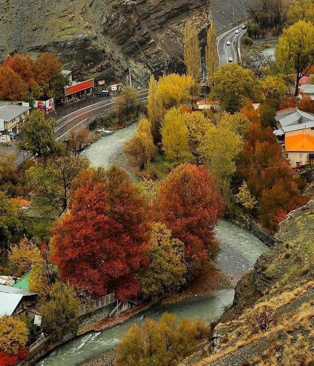 مسیر جاده چالوس در پاییز