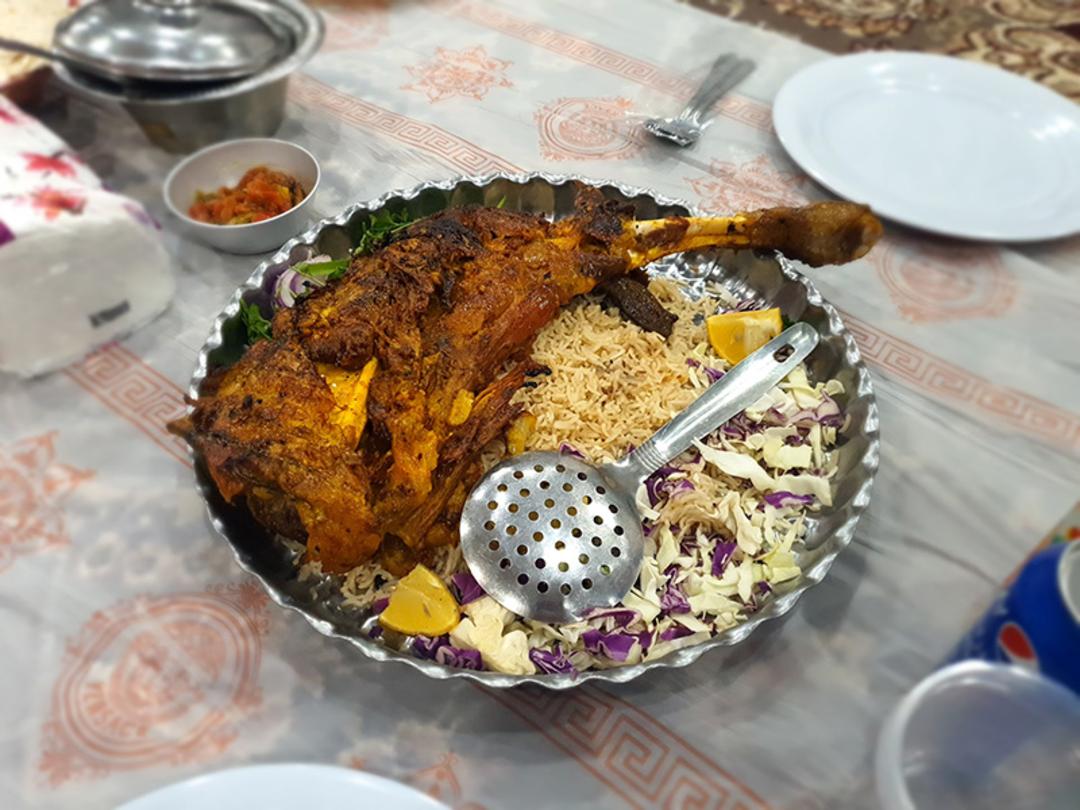 سینی غذای رستوران براسان چابهار