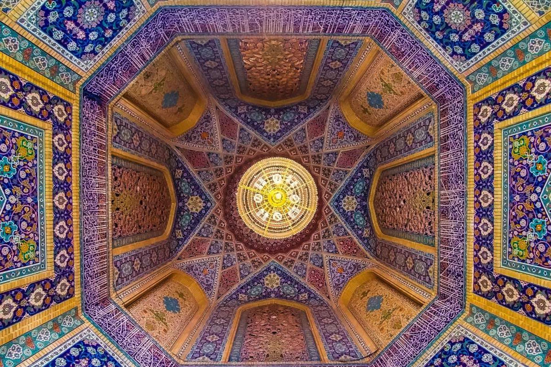 موزائیک های رنگارنگ شاهچراغ ایران