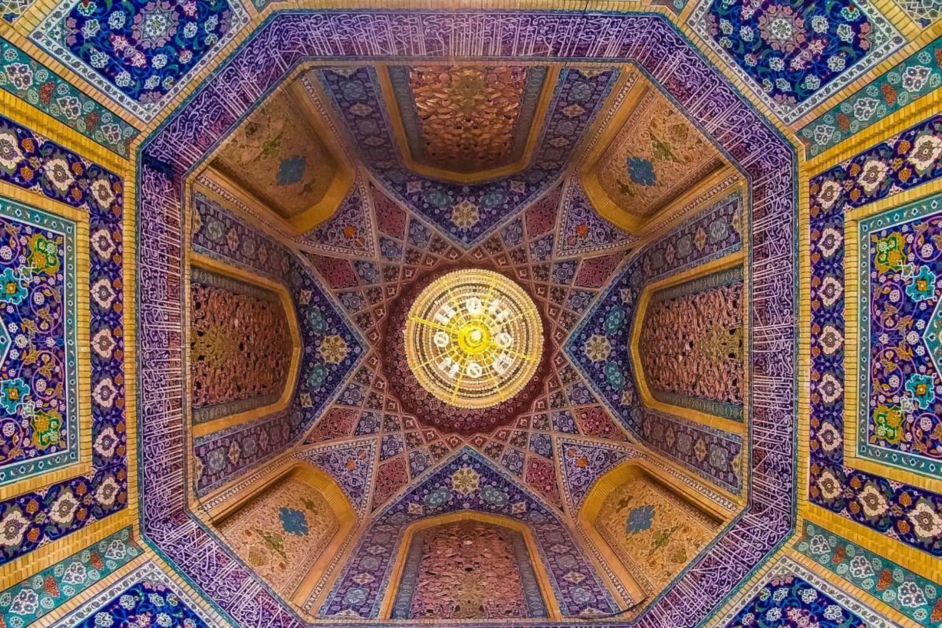 موزائیک های رنگارنگ شاهچراغ ایران