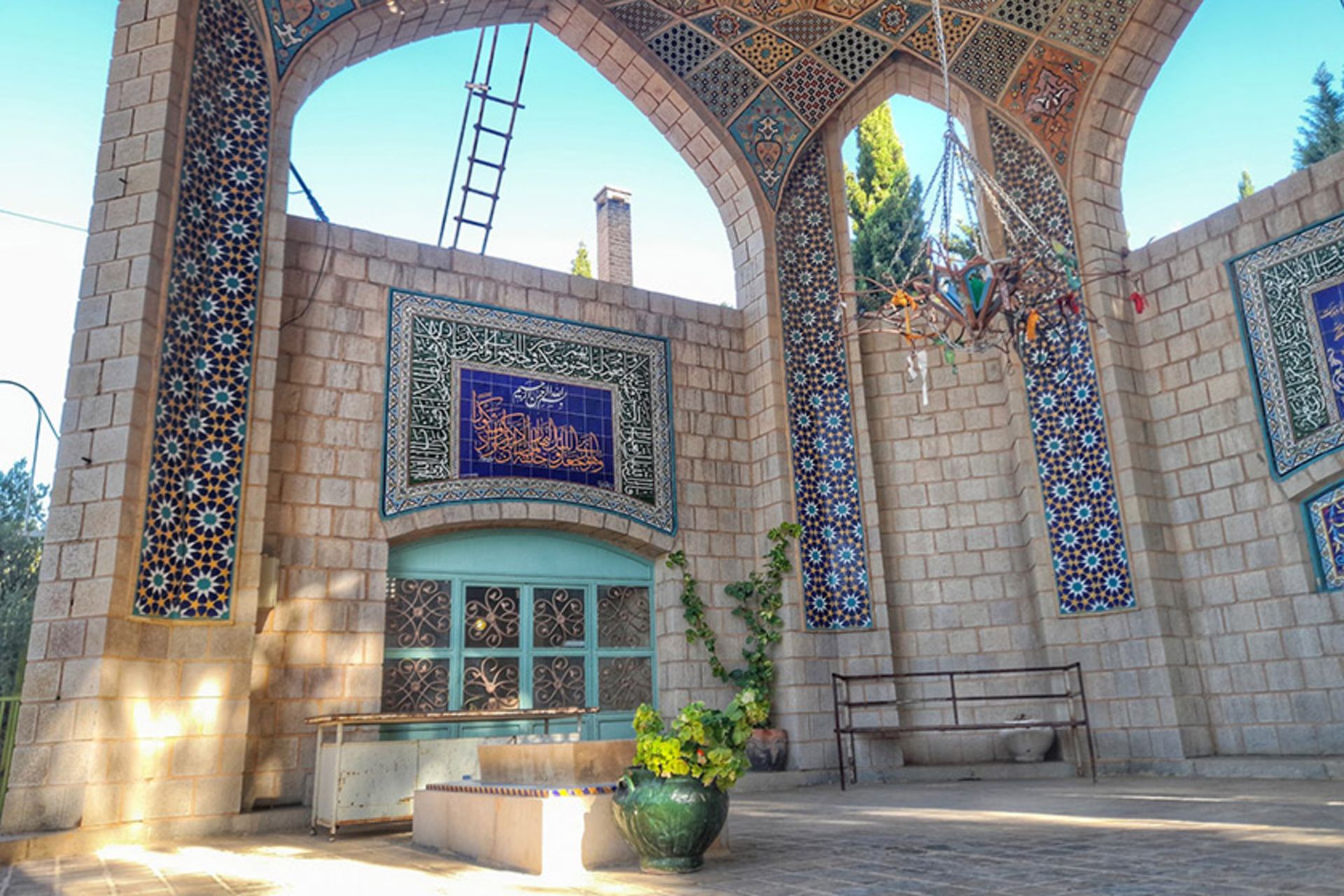ورودی آرامگاه بابا کوهی شیراز