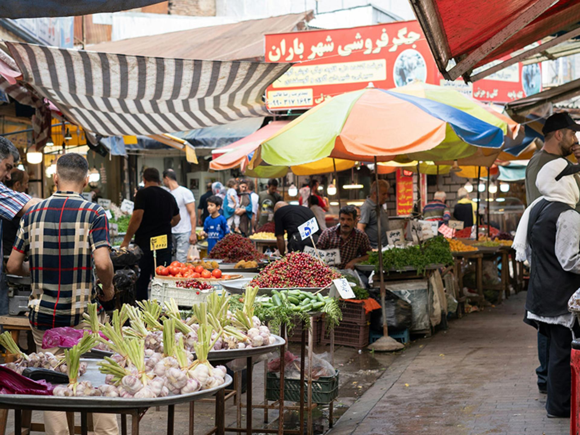 دستفروش ها در بازار بزرگ رشت