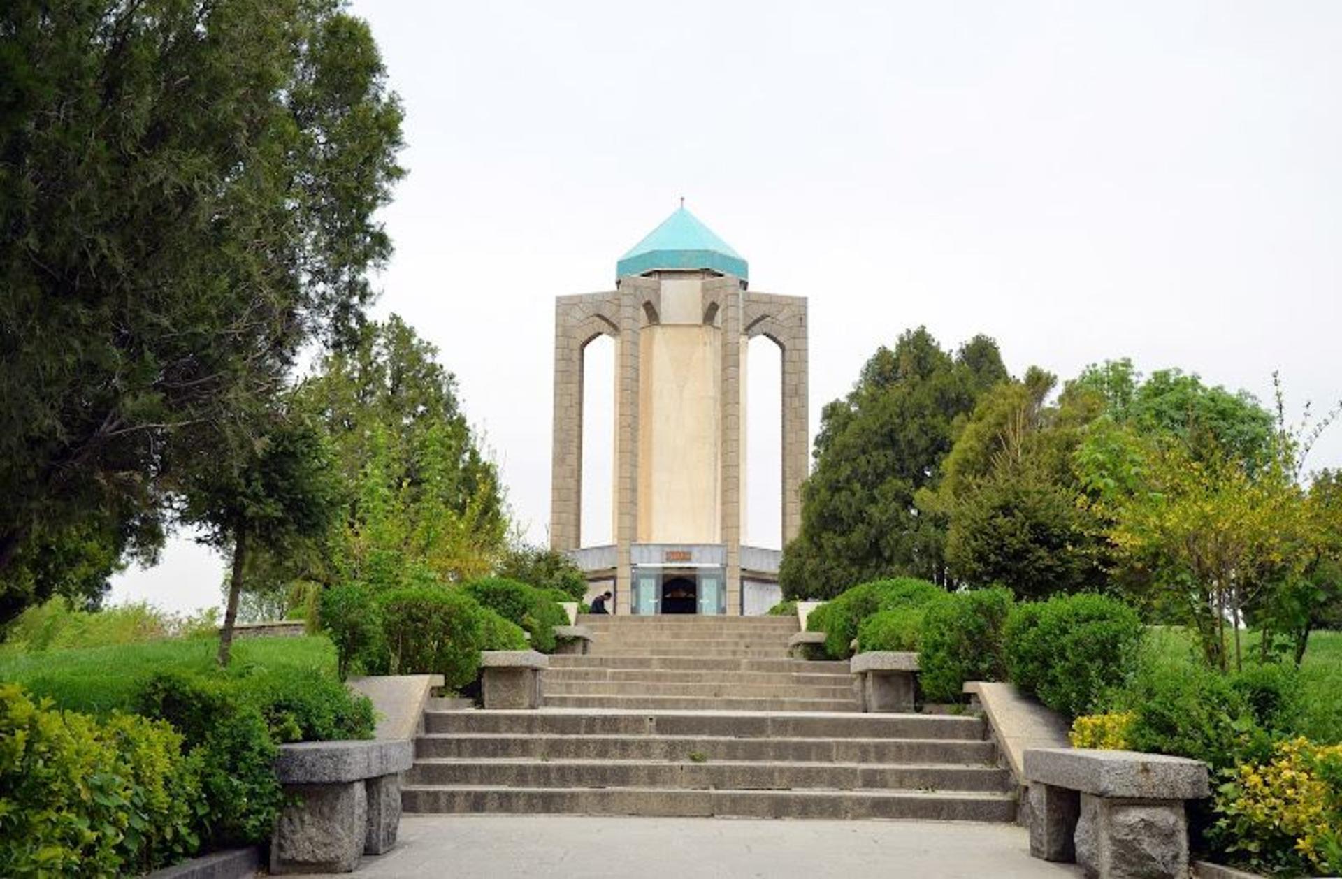 آرامگاه باباطاهر عریان در همدان