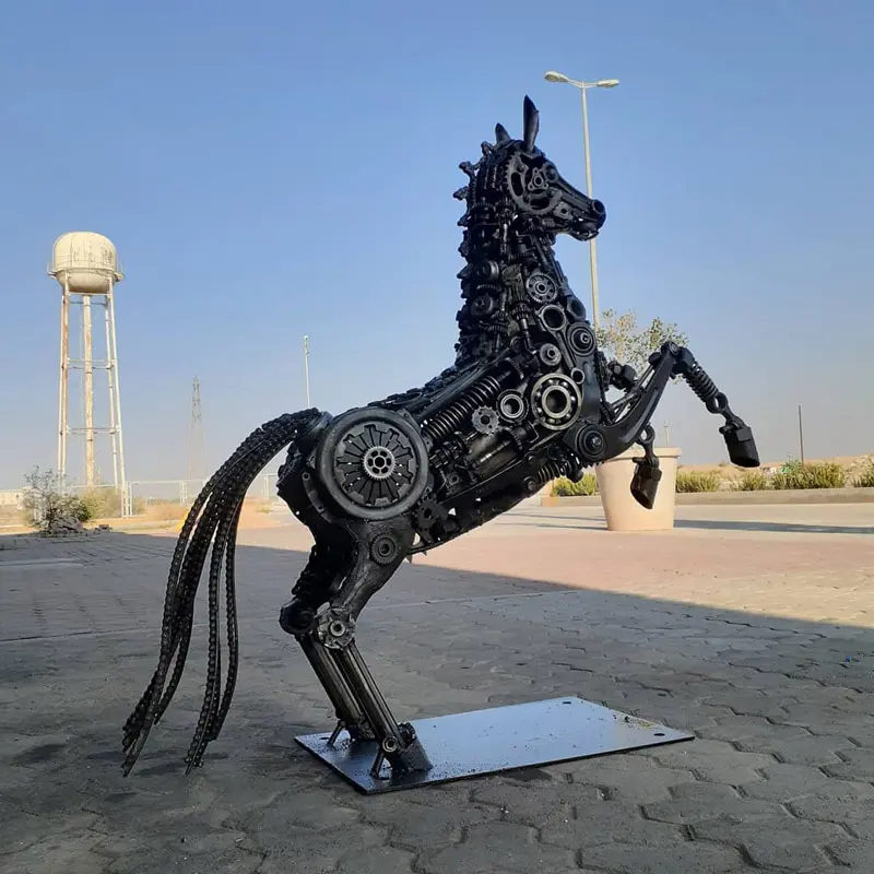 مجسمه فلزی اسب