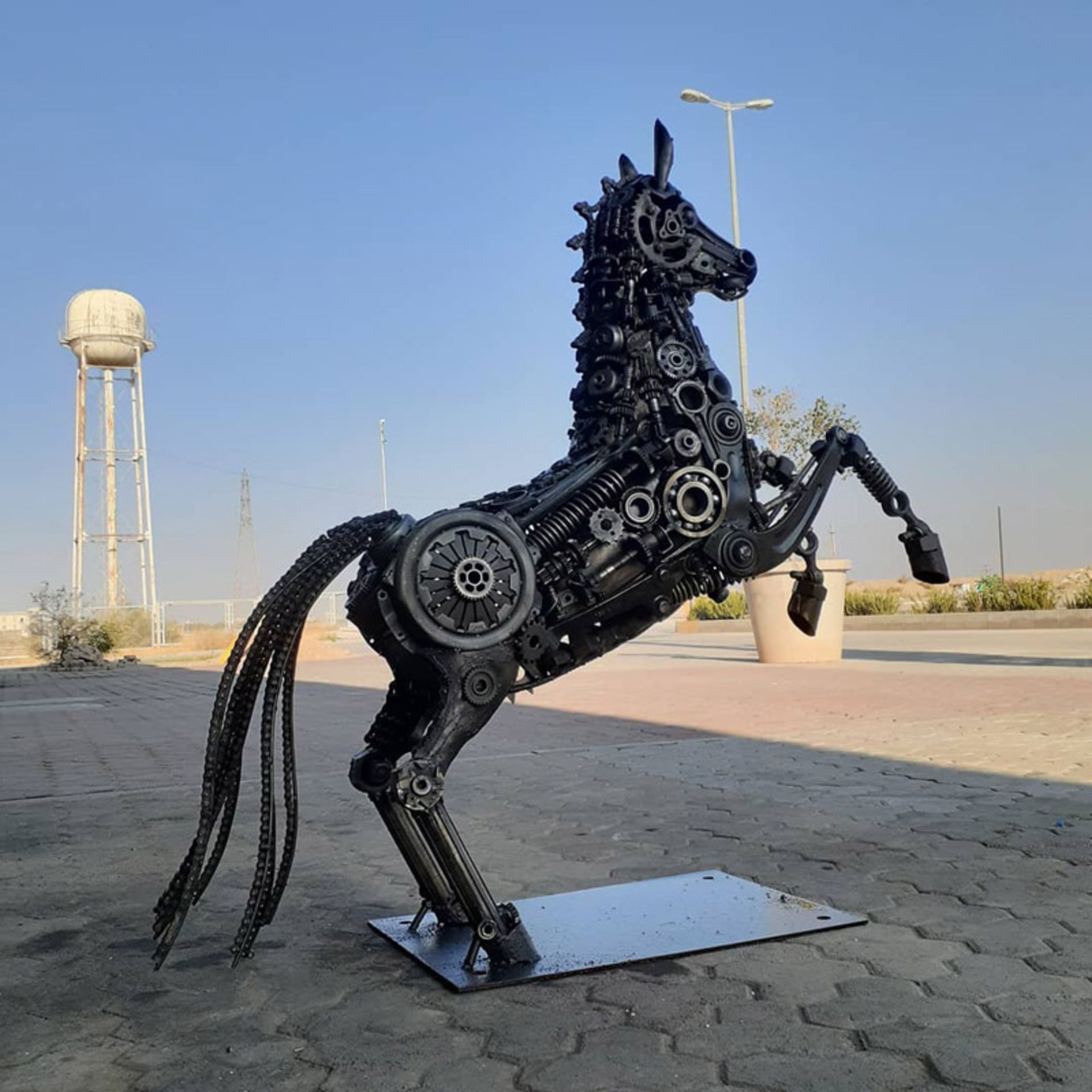 مجسمه فلزی اسب