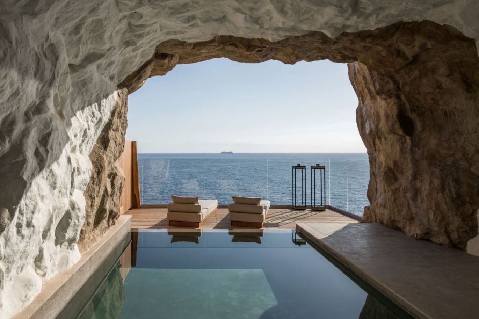 چشم انداز سوئیت های هتل آکرو سوئیتز یونان