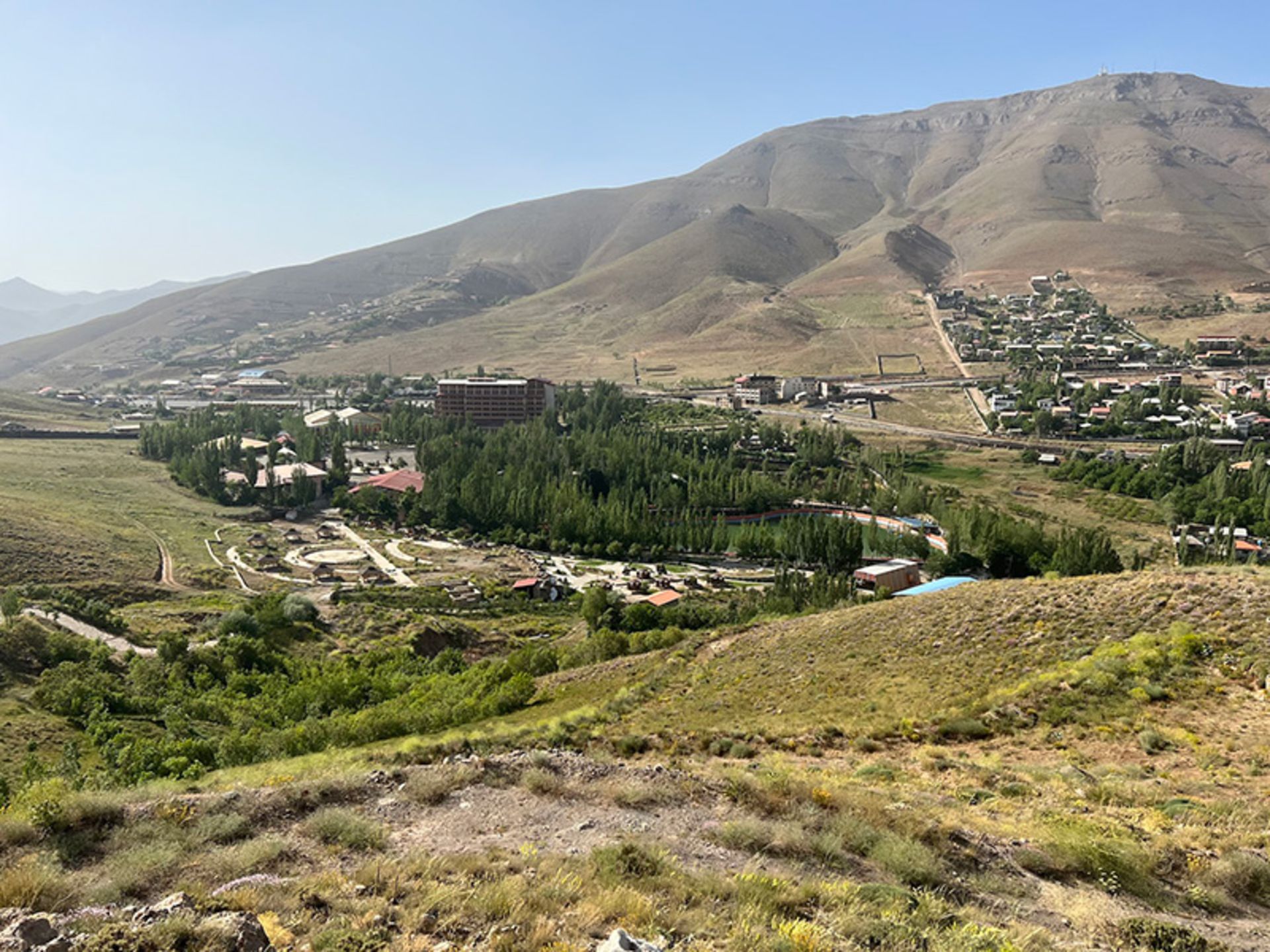 دشت مشا و روستای مشا با درختان سرسبز
