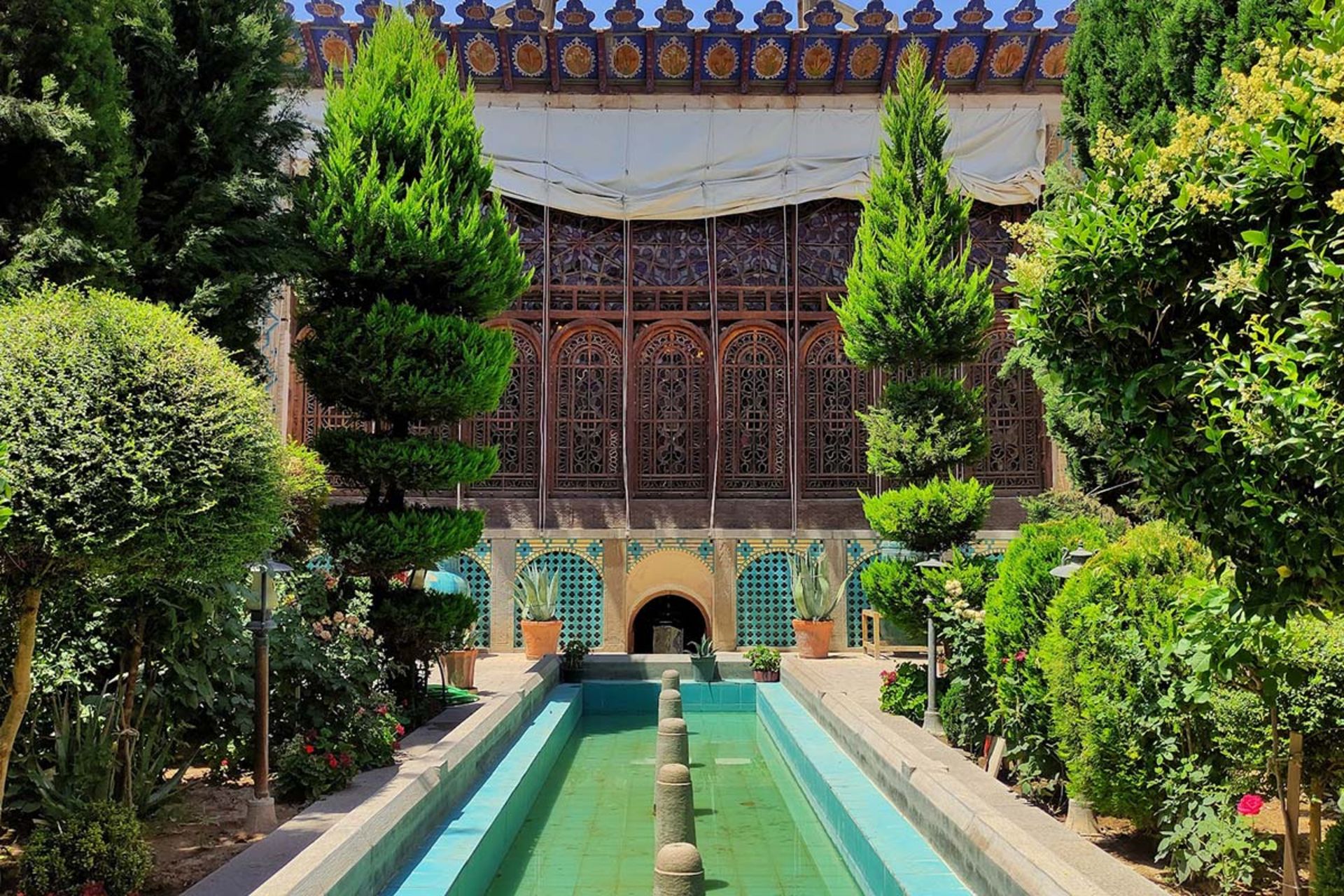 حیاط خانه معتمدی (خانه ملاباشی)