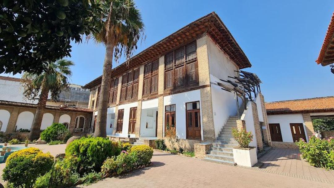 حیاط عمارت کلبادی ساری