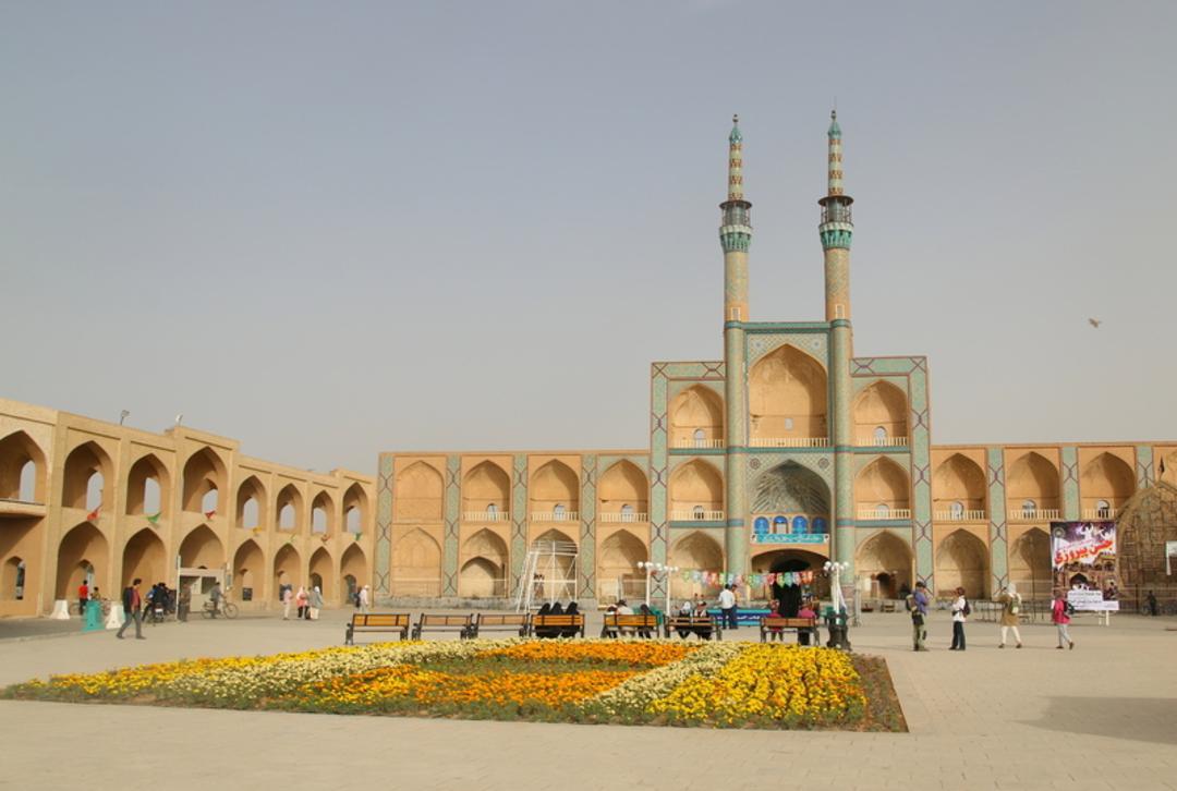 نمایی از میدان امیرچقماق یزد