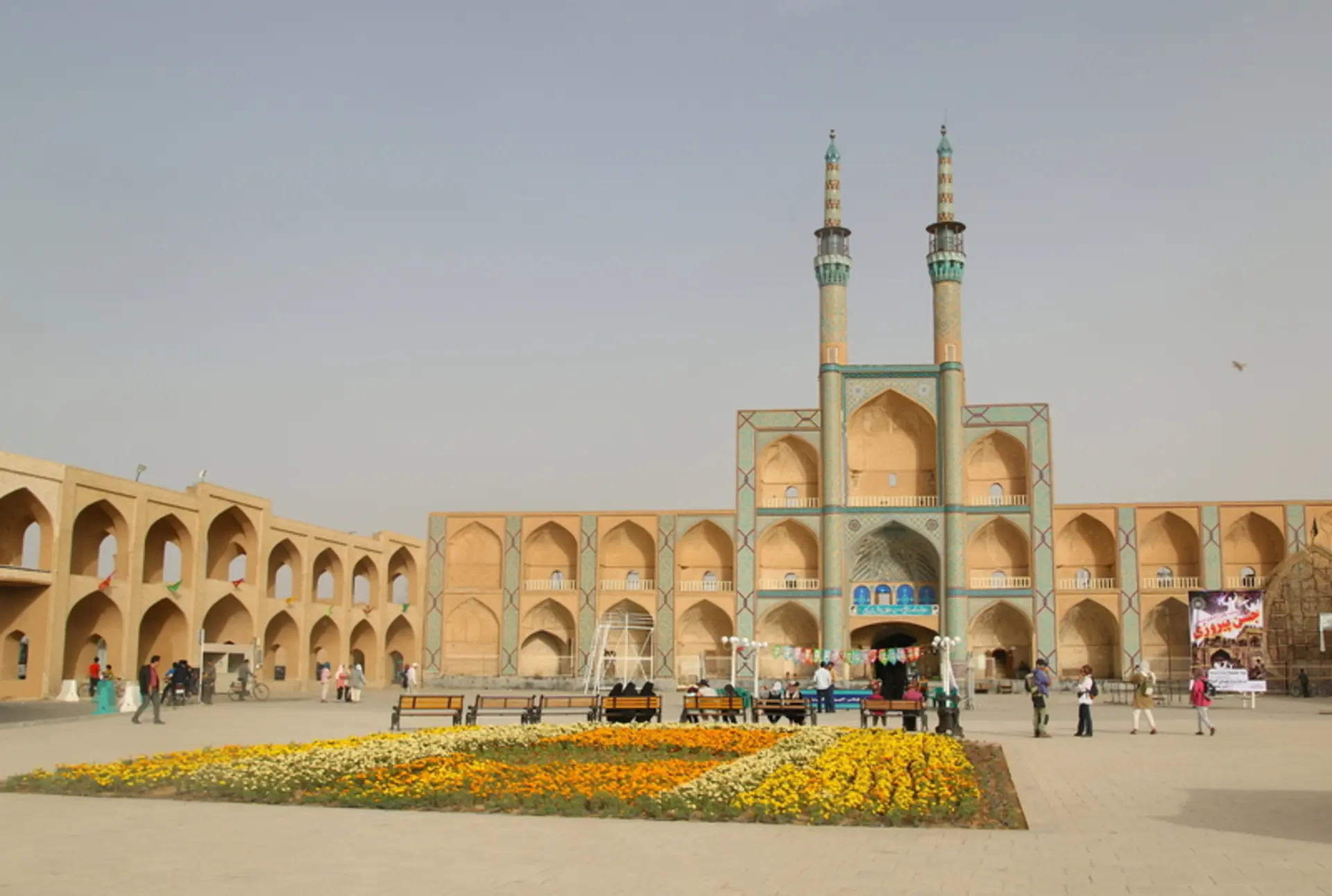نمایی از میدان امیرچقماق یزد