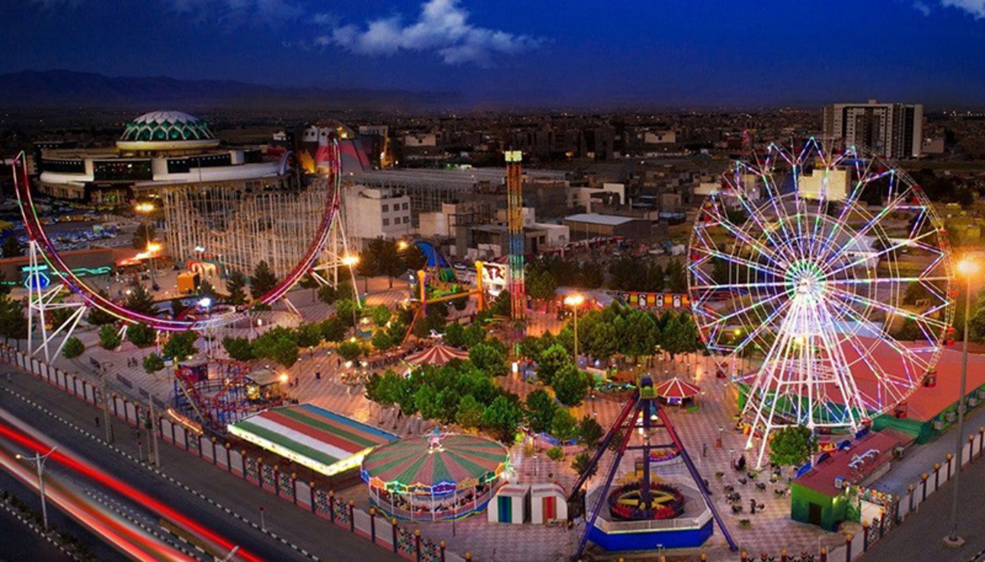 شهربازی الماس شهر مشهد در شب