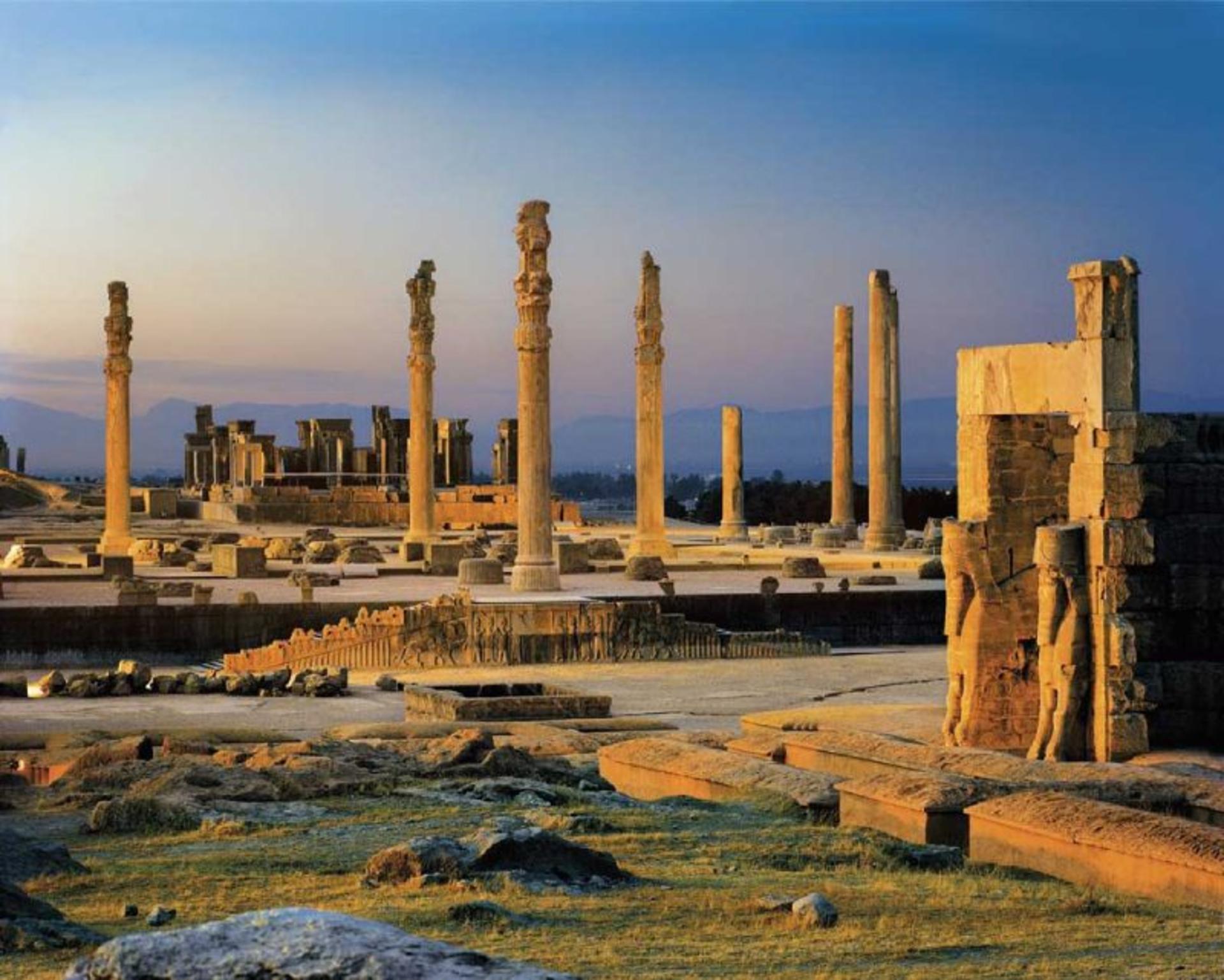 ستون های تخت جمشید