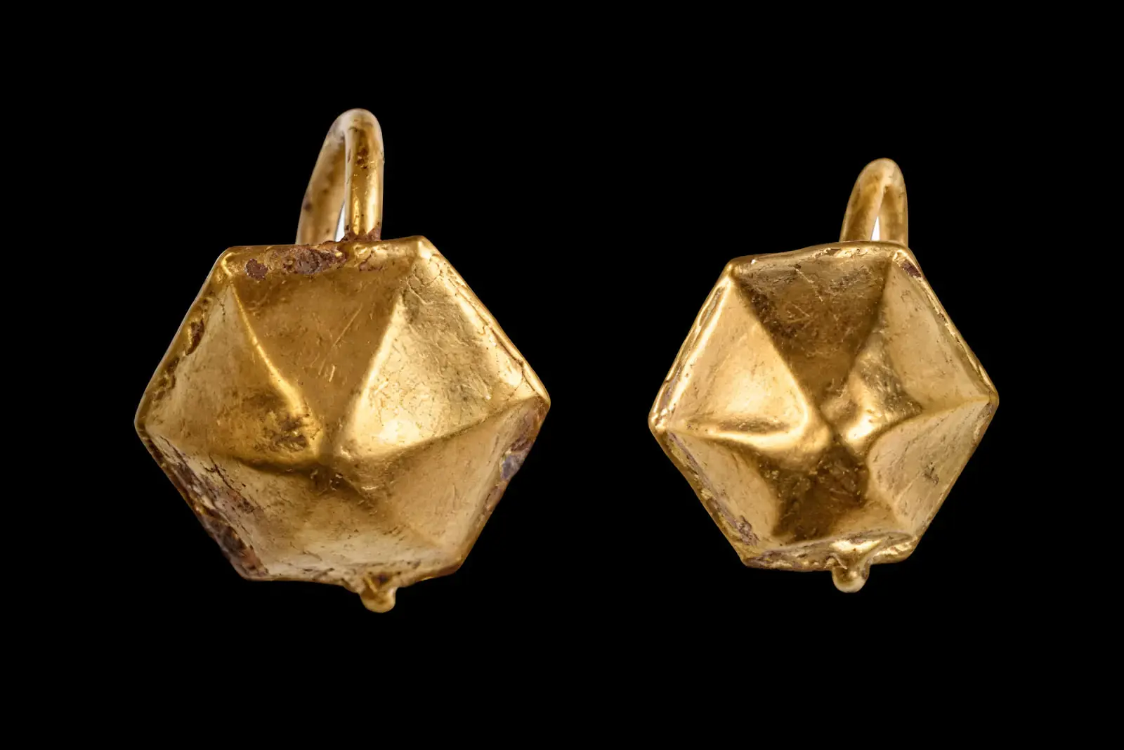 گوشواره‌های طلای هندسی (Gold Earrings) متعلق به دوران باستان روم