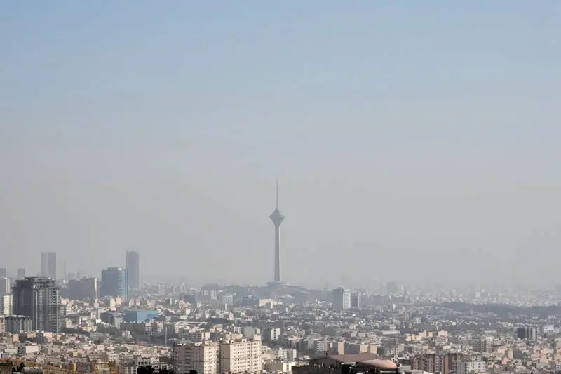 برج میلاد و شهر تهران زیر لایه آلودگی