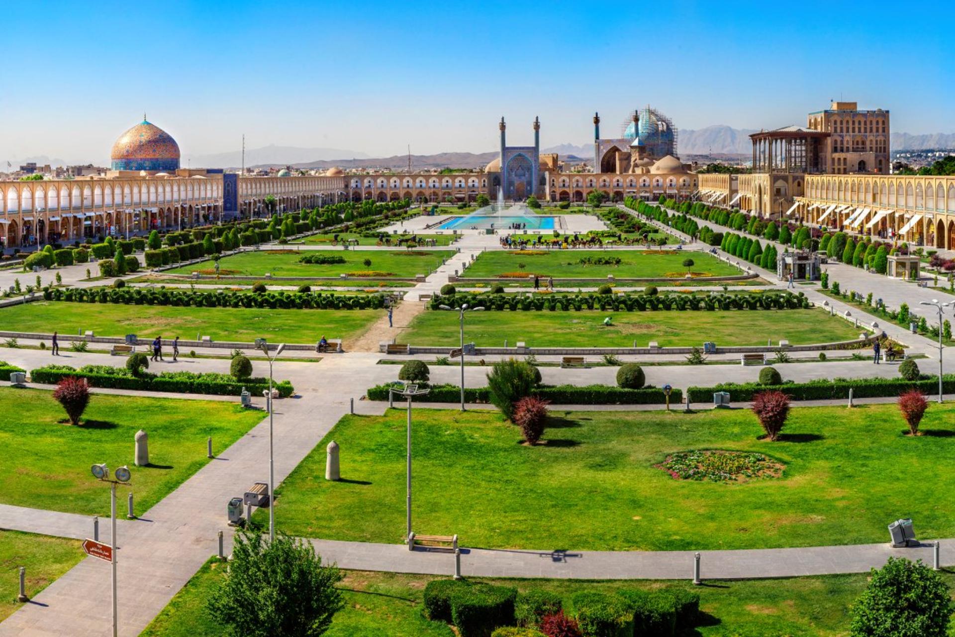 فضای سبز میدان نقش جهان اصفهان